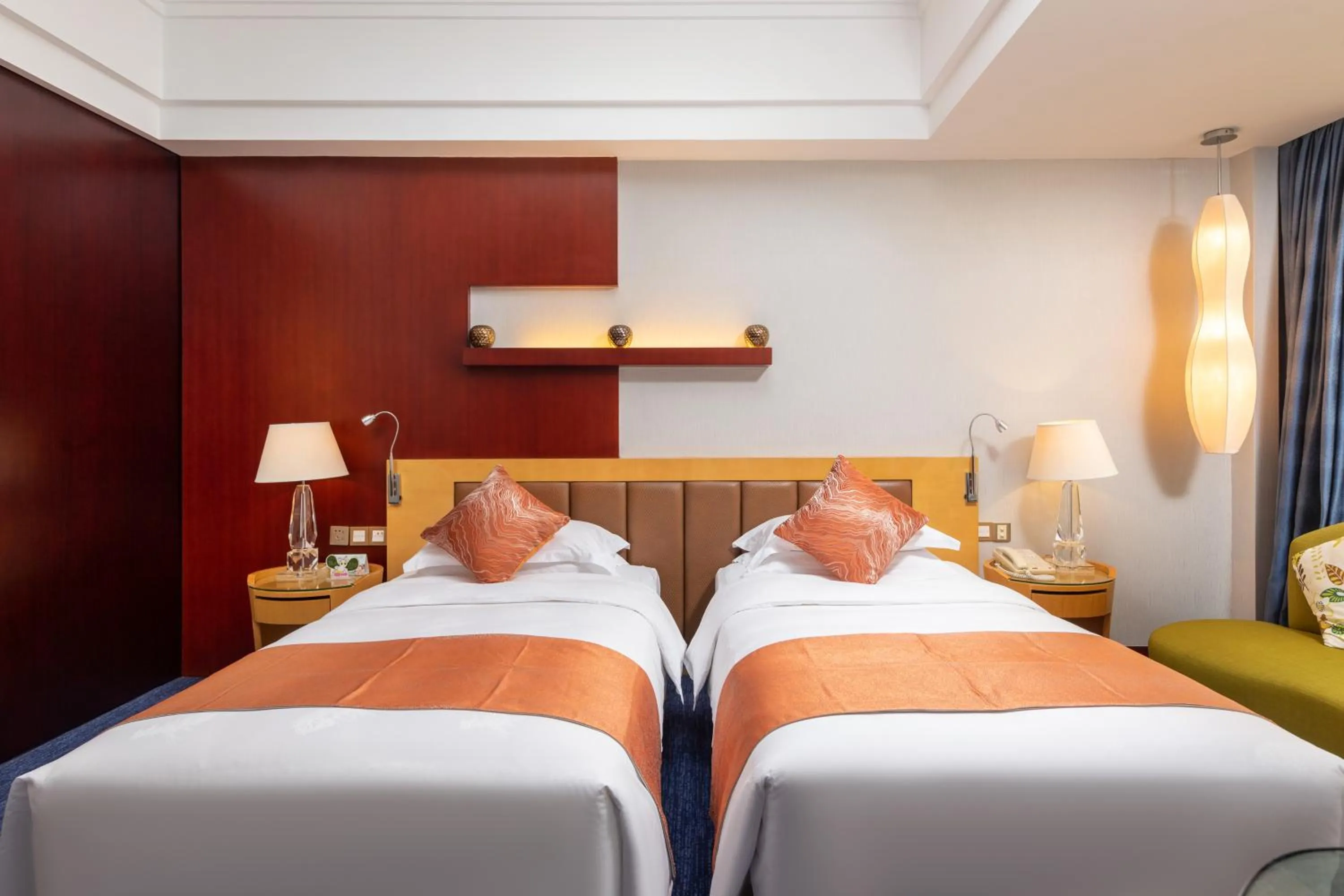 Bed in Zhuhai Charming Holiday Hotel - 24hours stay