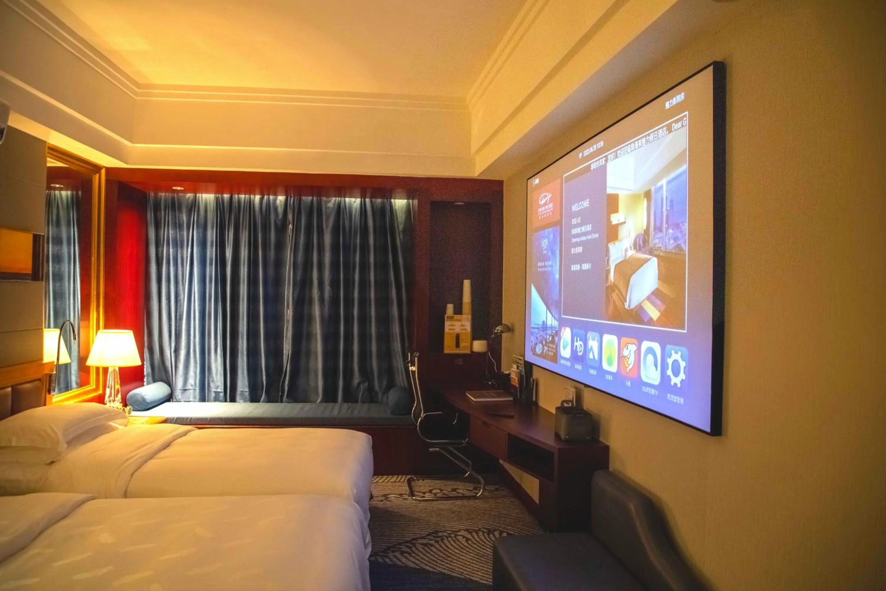 Bed in Zhuhai Charming Holiday Hotel - 24hours stay
