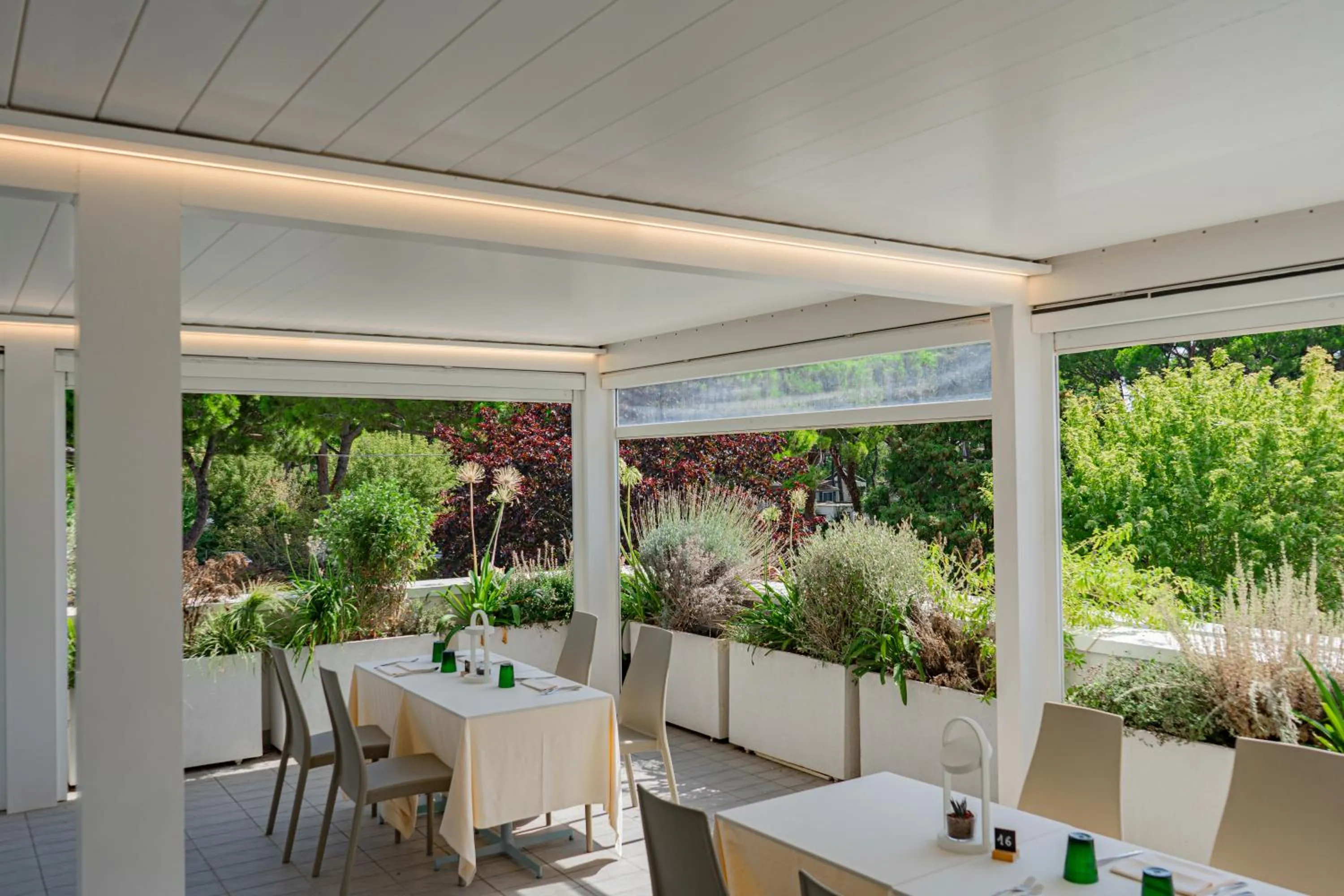 Restaurant/places to eat in The Green Park Hotel WellnessSpa & Restaurant