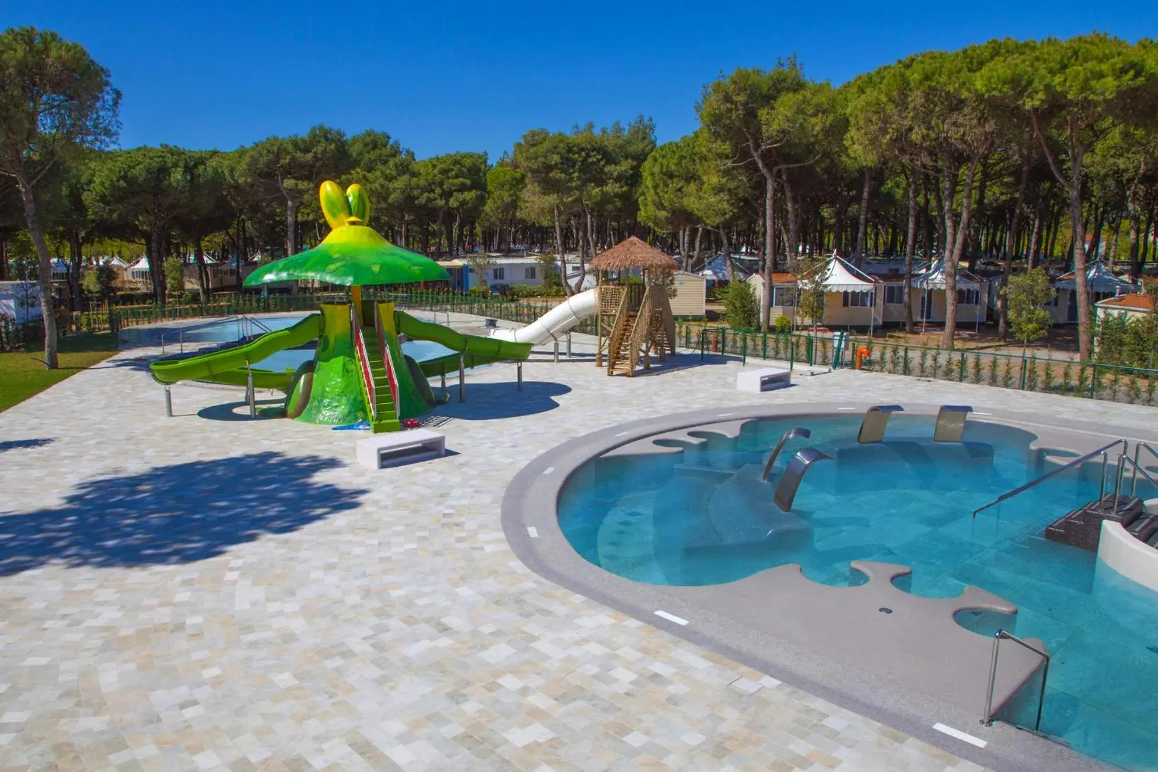 Swimming pool in The Green Park Hotel WellnessSpa & Restaurant Swimming pool in The Green Park Hotel WellnessSpa & Restaurant