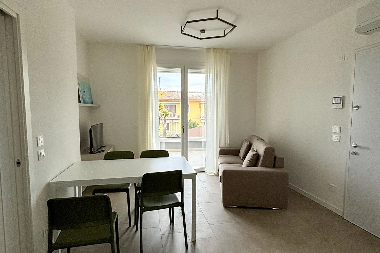 Communal lounge/ TV room in The Green Park Hotel WellnessSpa & Restaurant