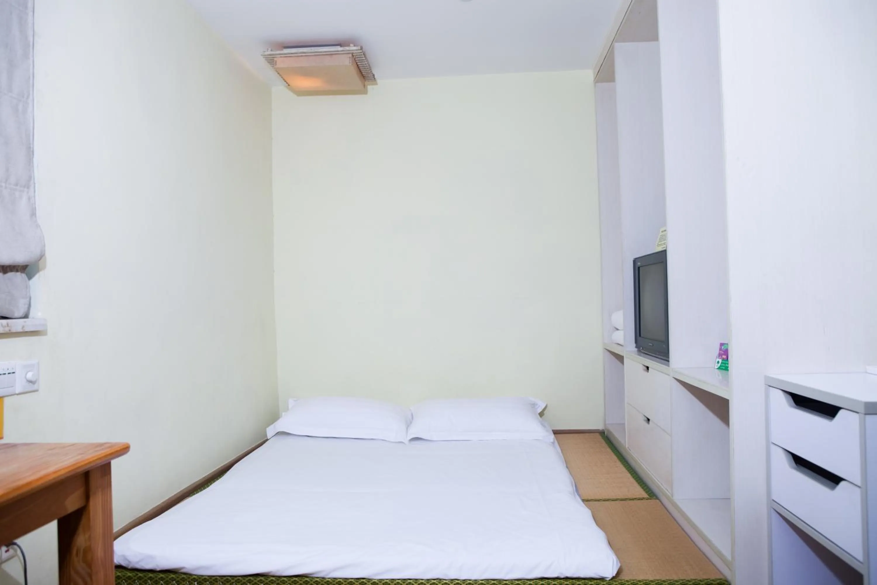 Bedroom, Bed in Shenzhen Green Oasis Hotel, Baoan