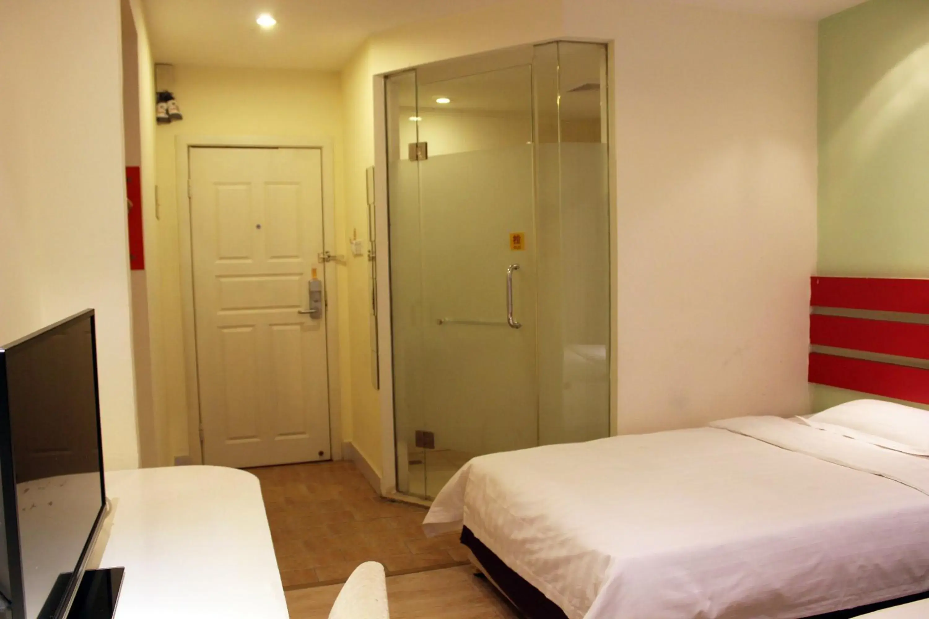 Photo of the whole room, Bed in Shenzhen Green Oasis Hotel, Baoan Photo of the whole room, Bed in Shenzhen Green Oasis Hotel, Baoan