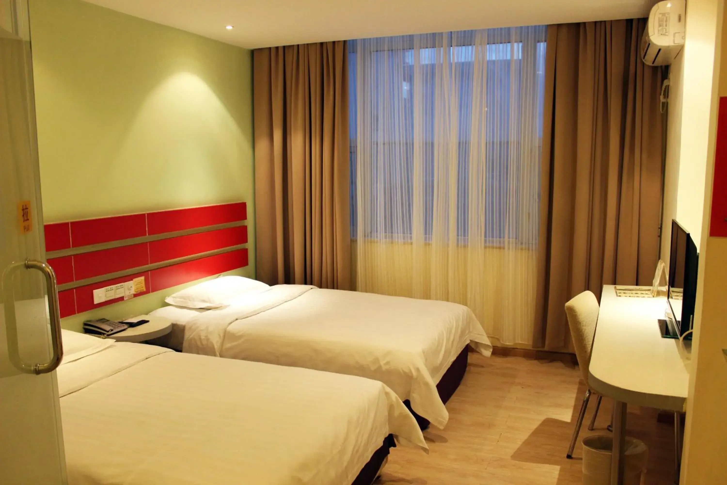 Bedroom, Bed in Shenzhen Green Oasis Hotel, Baoan Bedroom, Bed in Shenzhen Green Oasis Hotel, Baoan