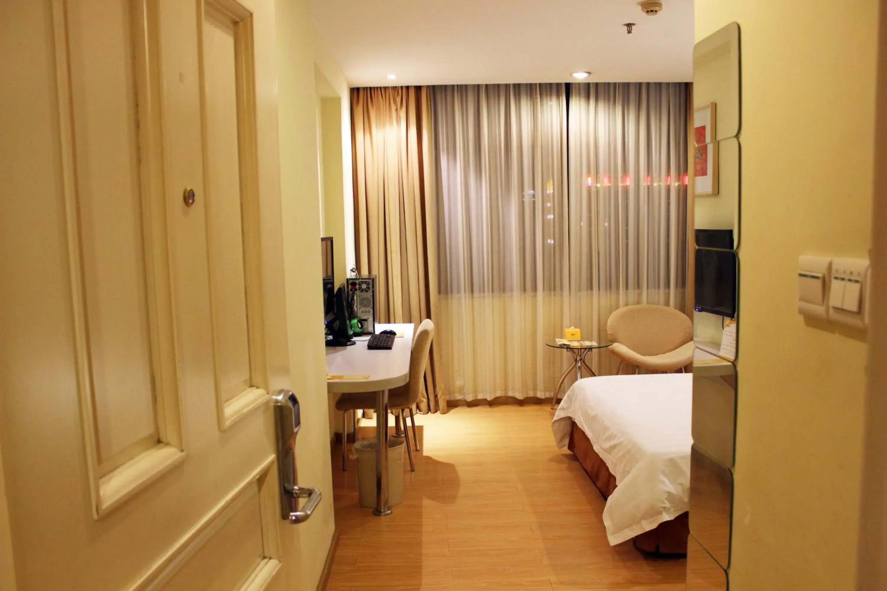 Decorative detail, Bed in Shenzhen Green Oasis Hotel, Baoan Decorative detail, Bed in Shenzhen Green Oasis Hotel, Baoan