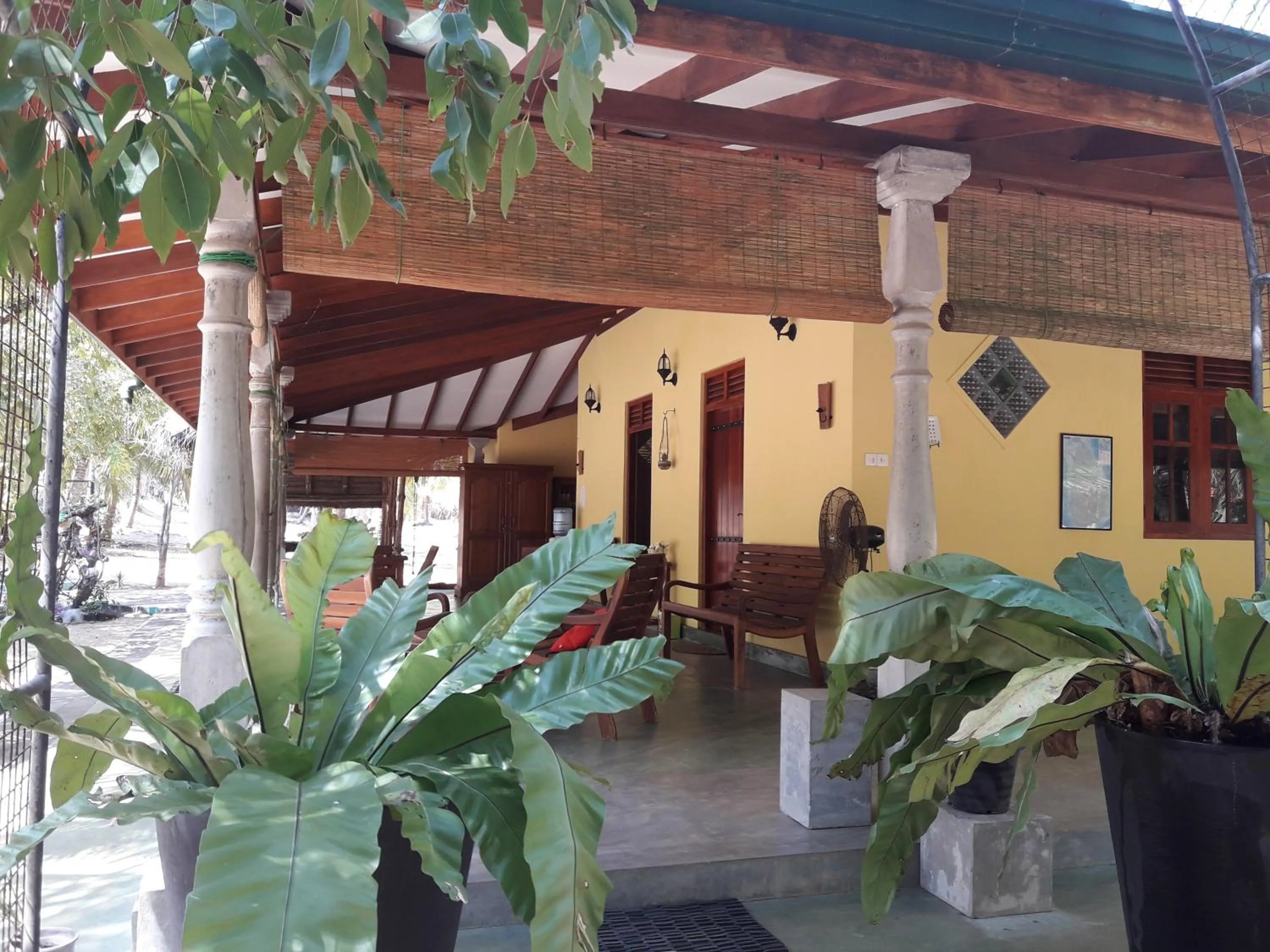 Facade/entrance in Majestic Beach Retreat