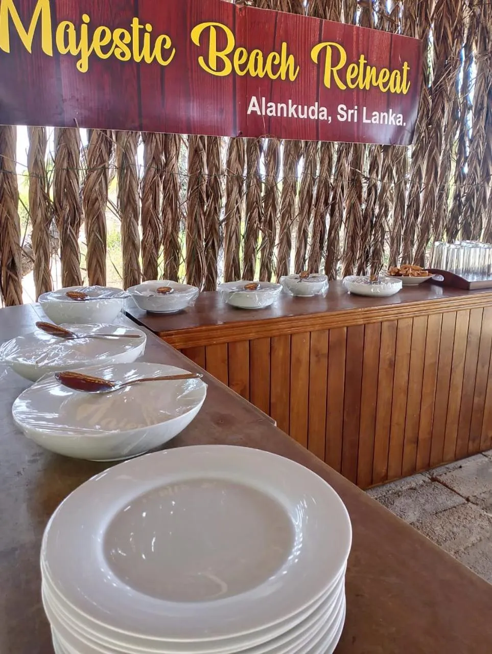 Food and drinks in Majestic Beach Retreat