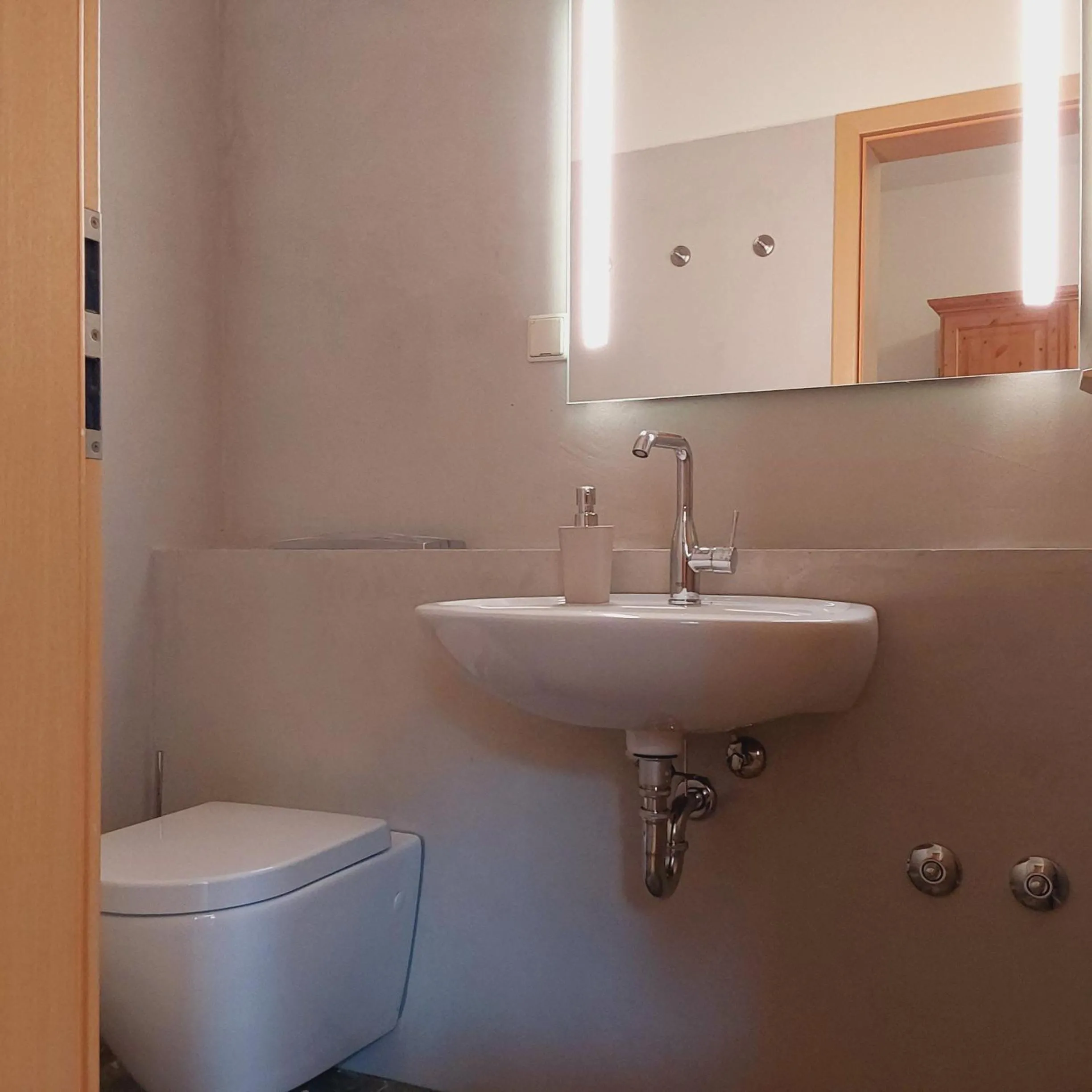 Toilet in Bed and Breakfast Wehlen