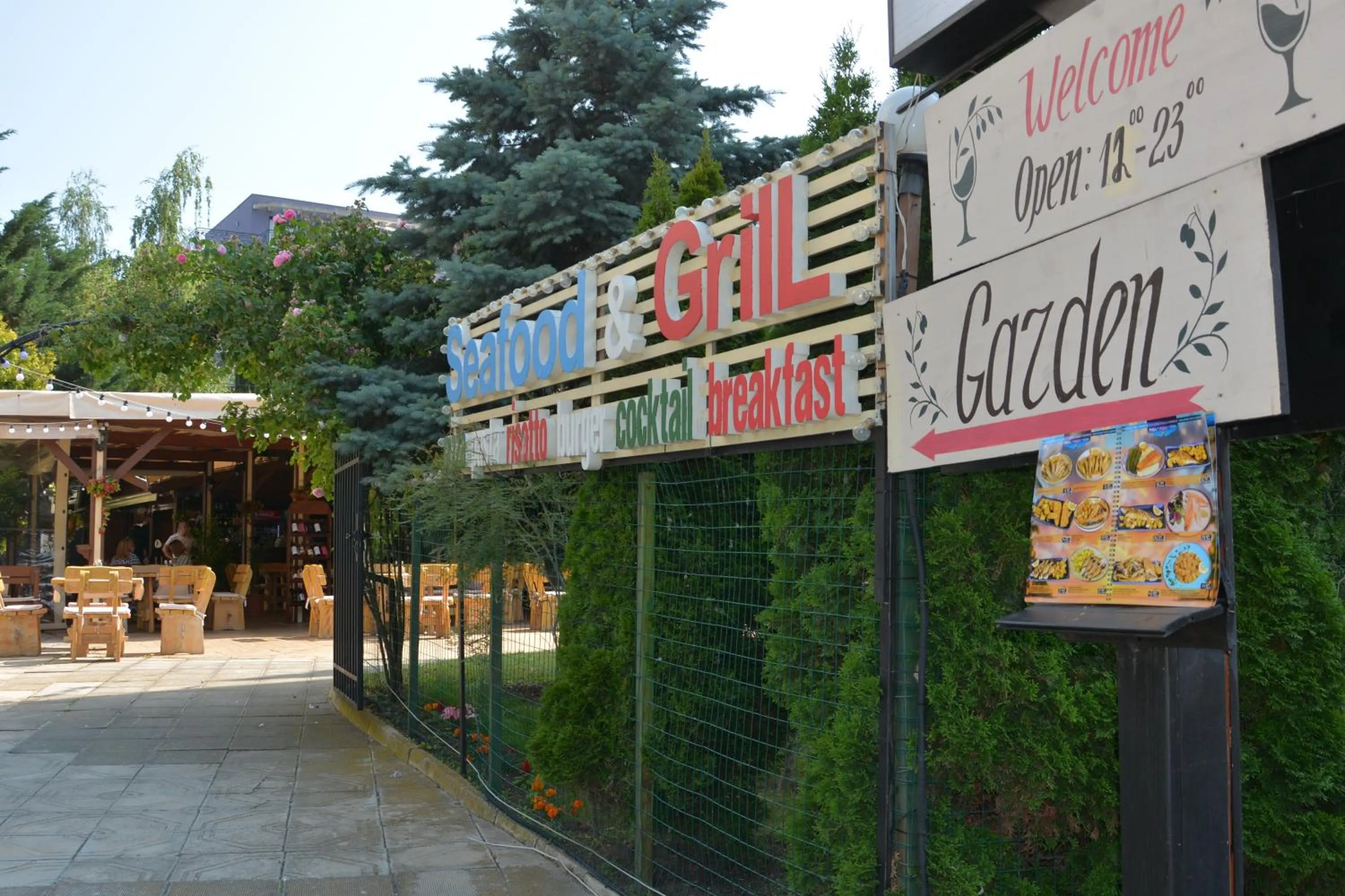 Restaurant/places to eat in Rainbow 1 Holiday Complex