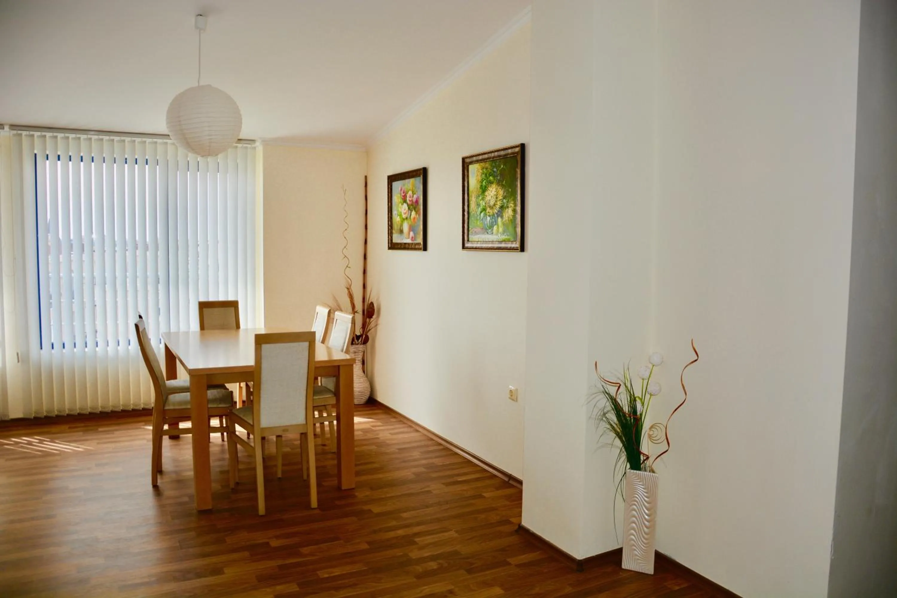 Dining area in Rainbow 1 Holiday Complex
