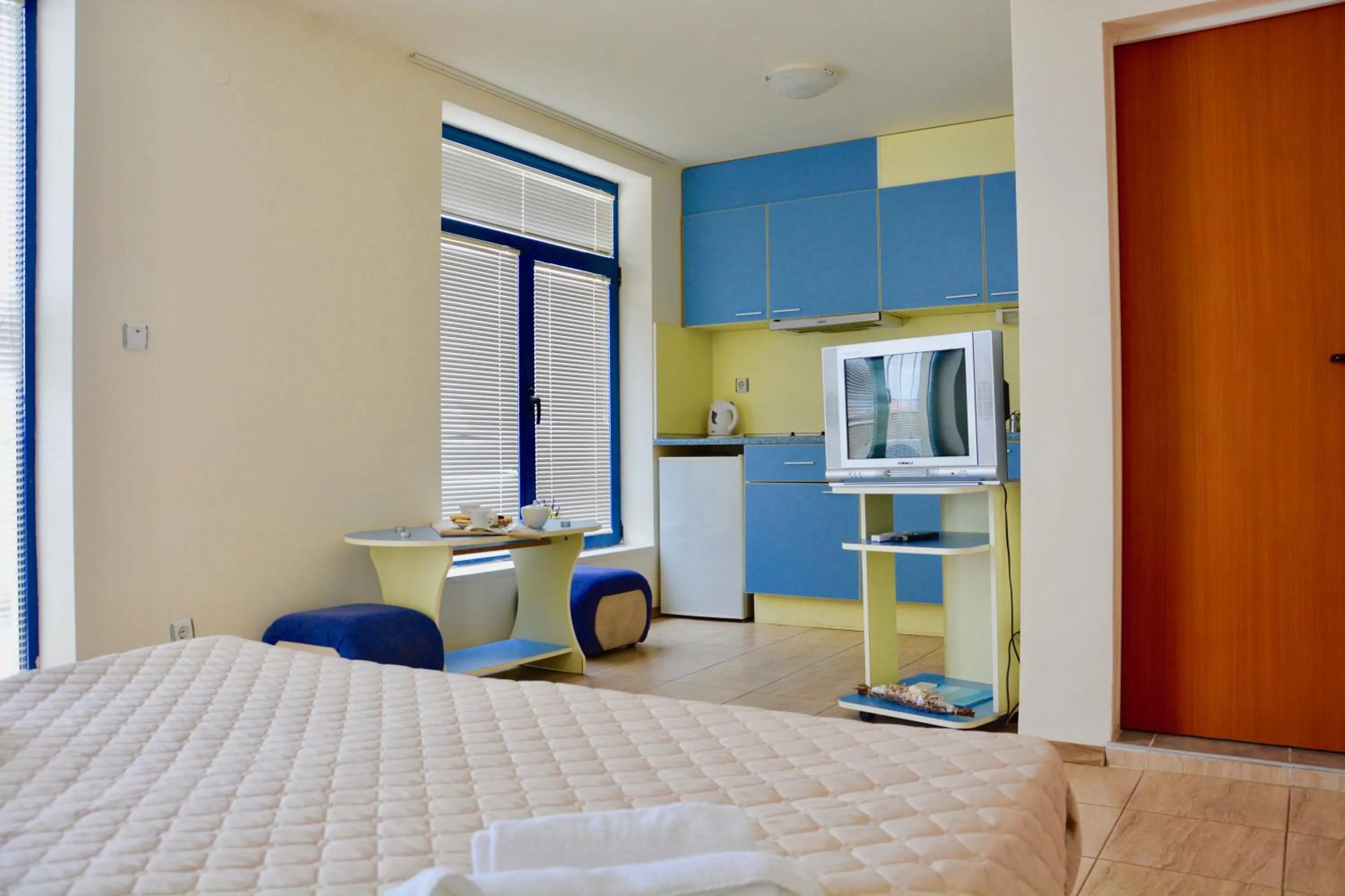 Communal lounge/ TV room, Bed in Rainbow 1 Holiday Complex