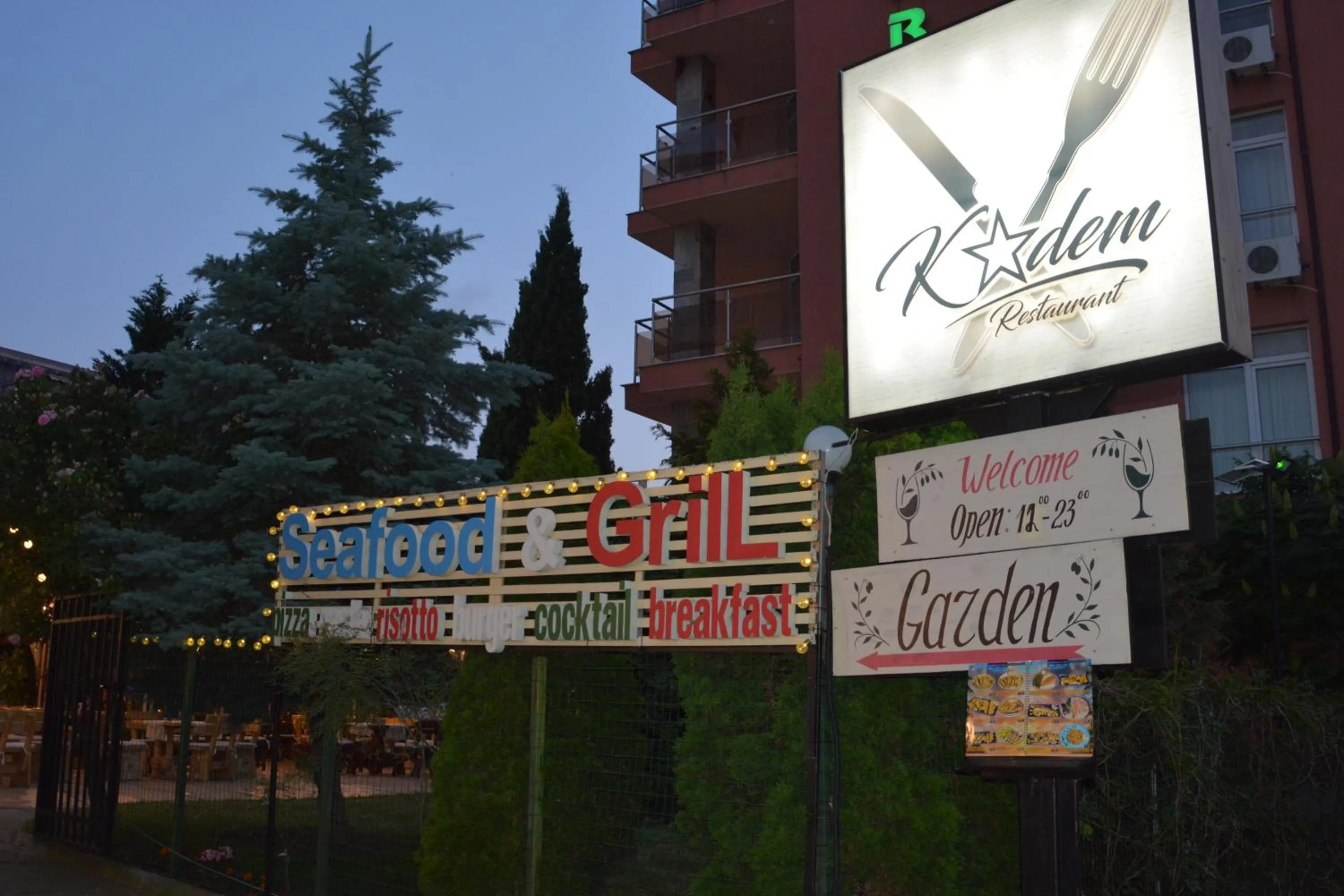 Restaurant/places to eat in Rainbow 1 Holiday Complex
