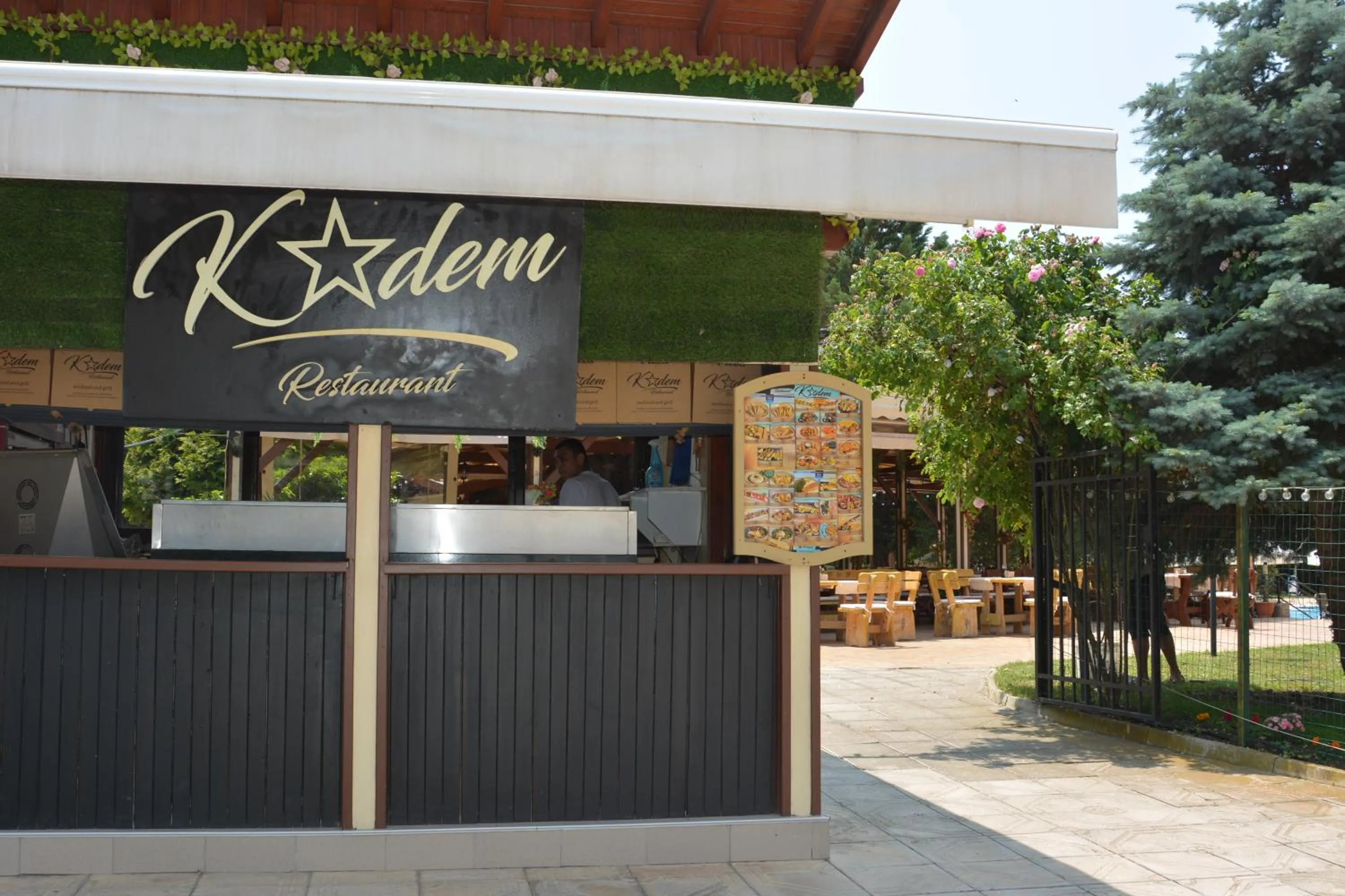 Restaurant/places to eat in Rainbow 1 Holiday Complex