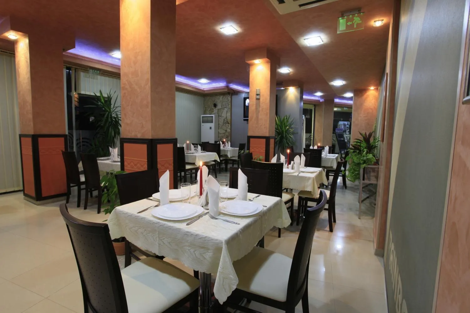 Restaurant/places to eat in Rainbow 1 Holiday Complex