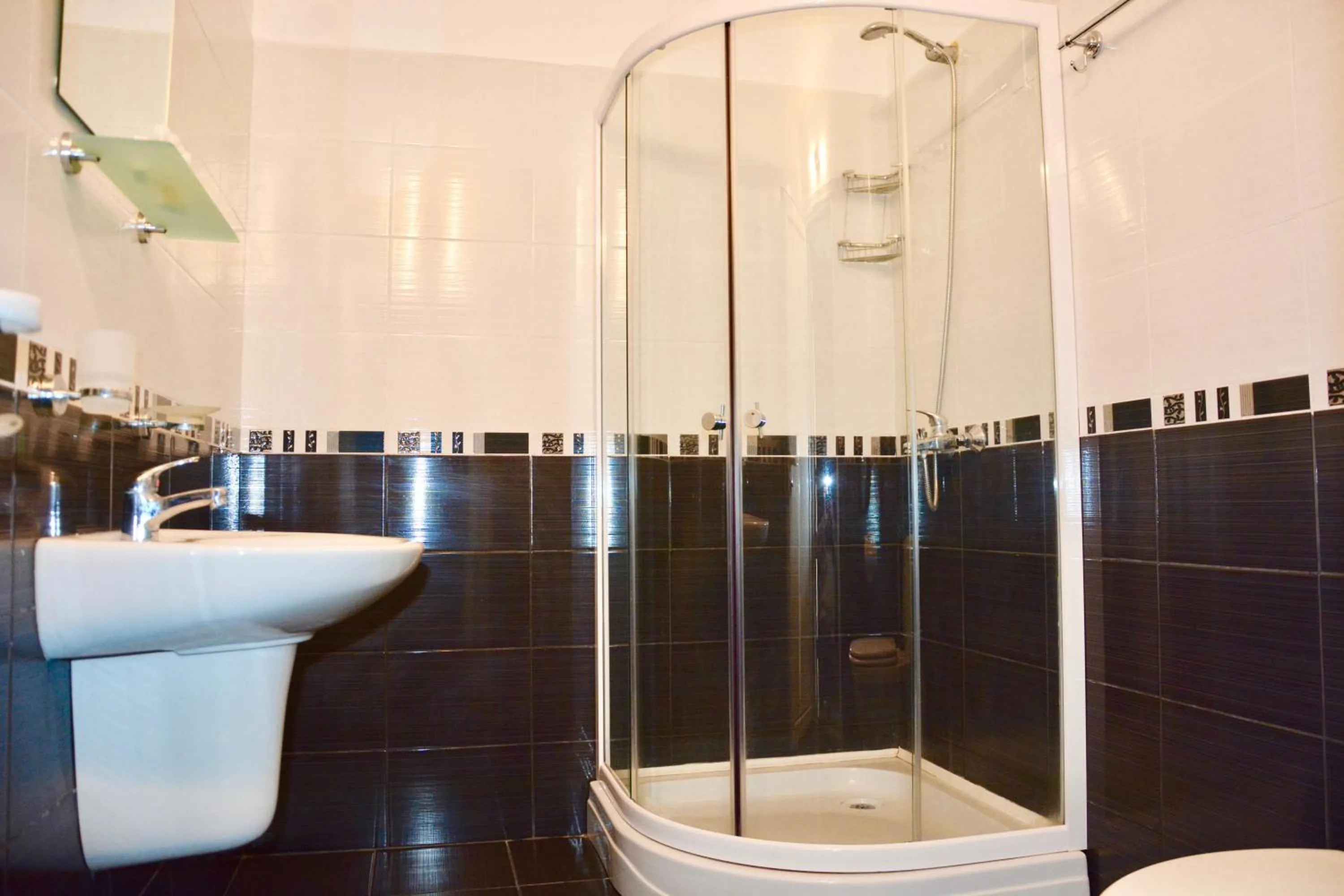 Shower in Rainbow 1 Holiday Complex