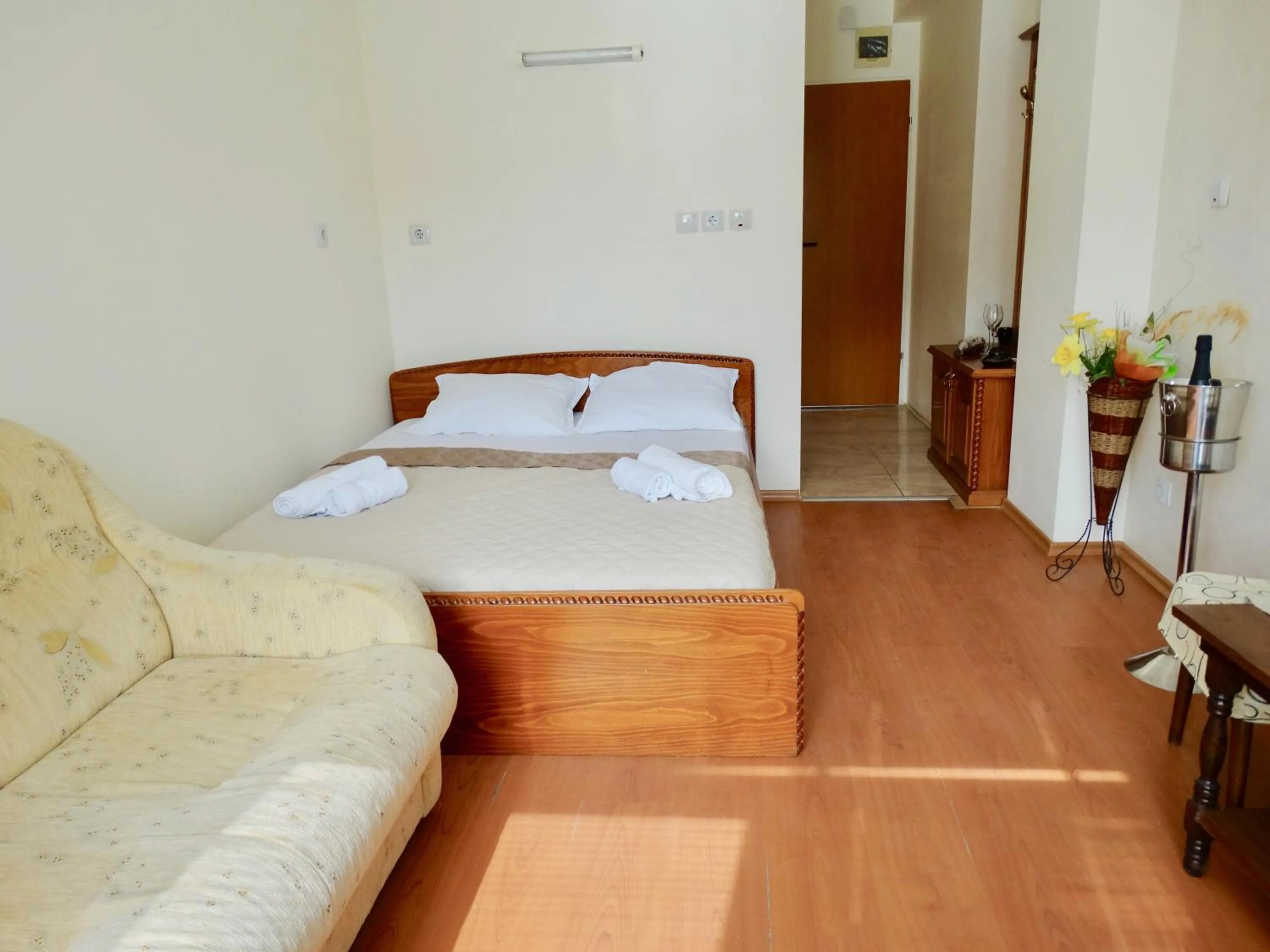 Photo of the whole room, Bed in Rainbow 1 Holiday Complex