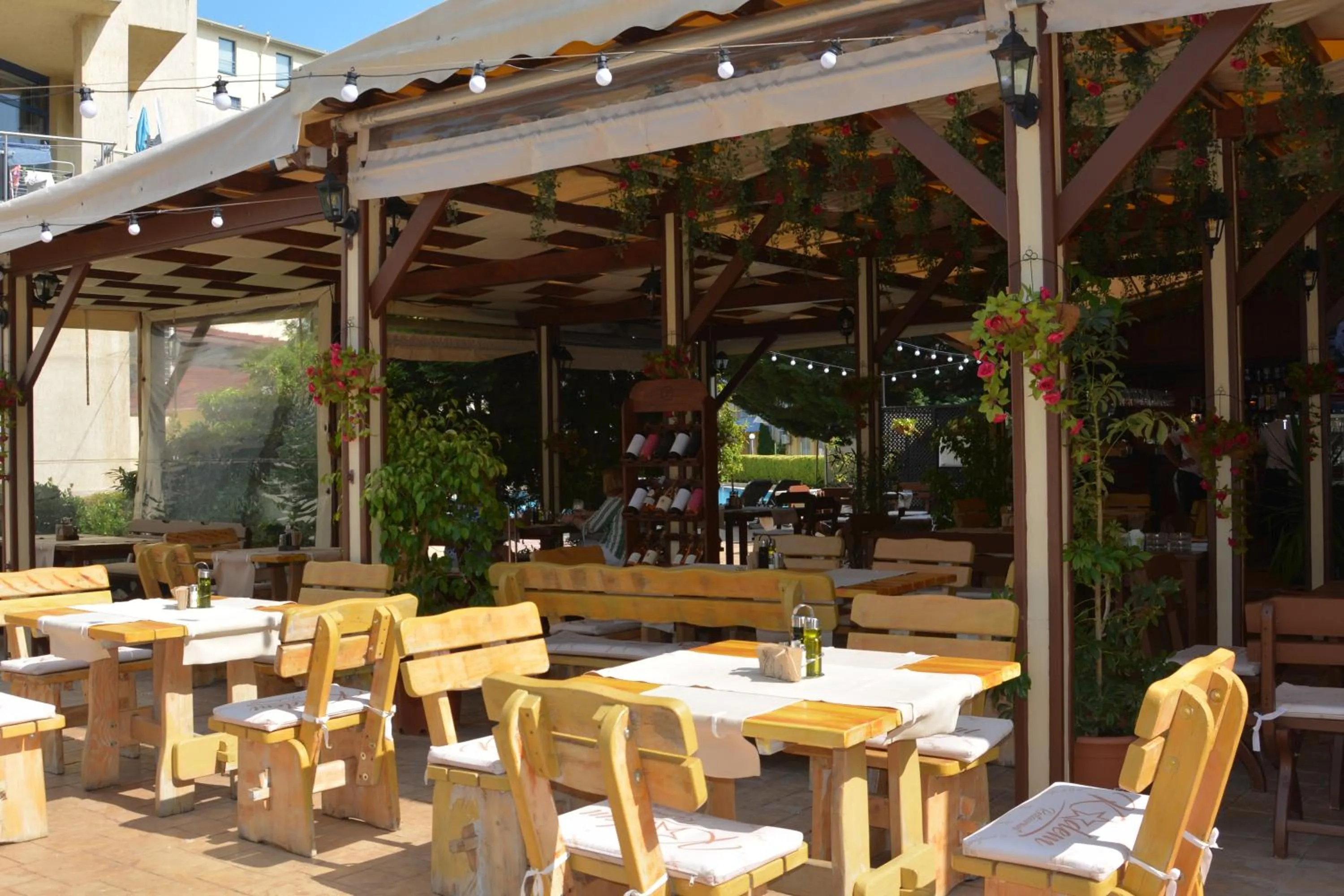 Restaurant/places to eat in Rainbow 1 Holiday Complex