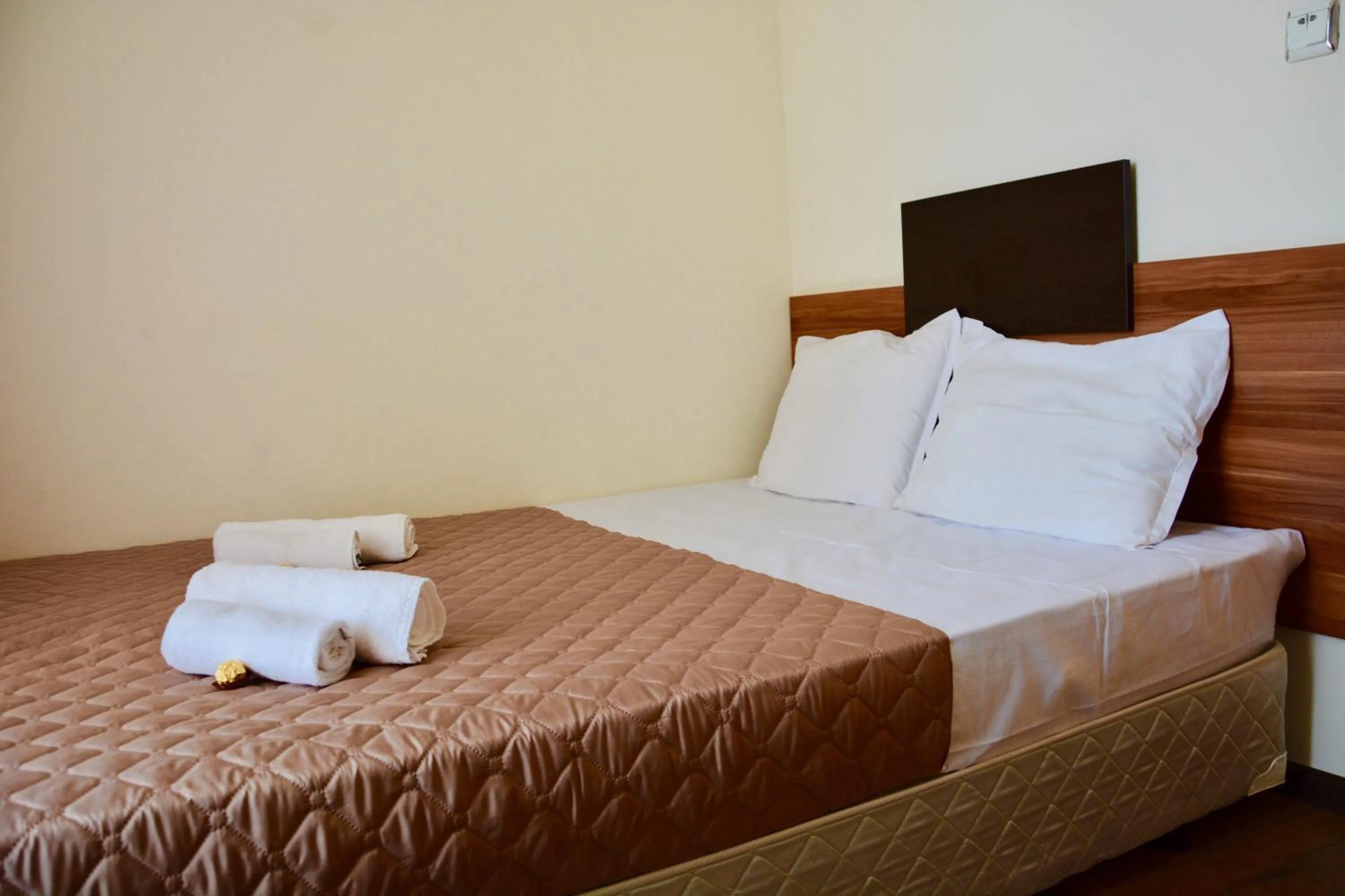 Bedroom, Bed in Rainbow 1 Holiday Complex