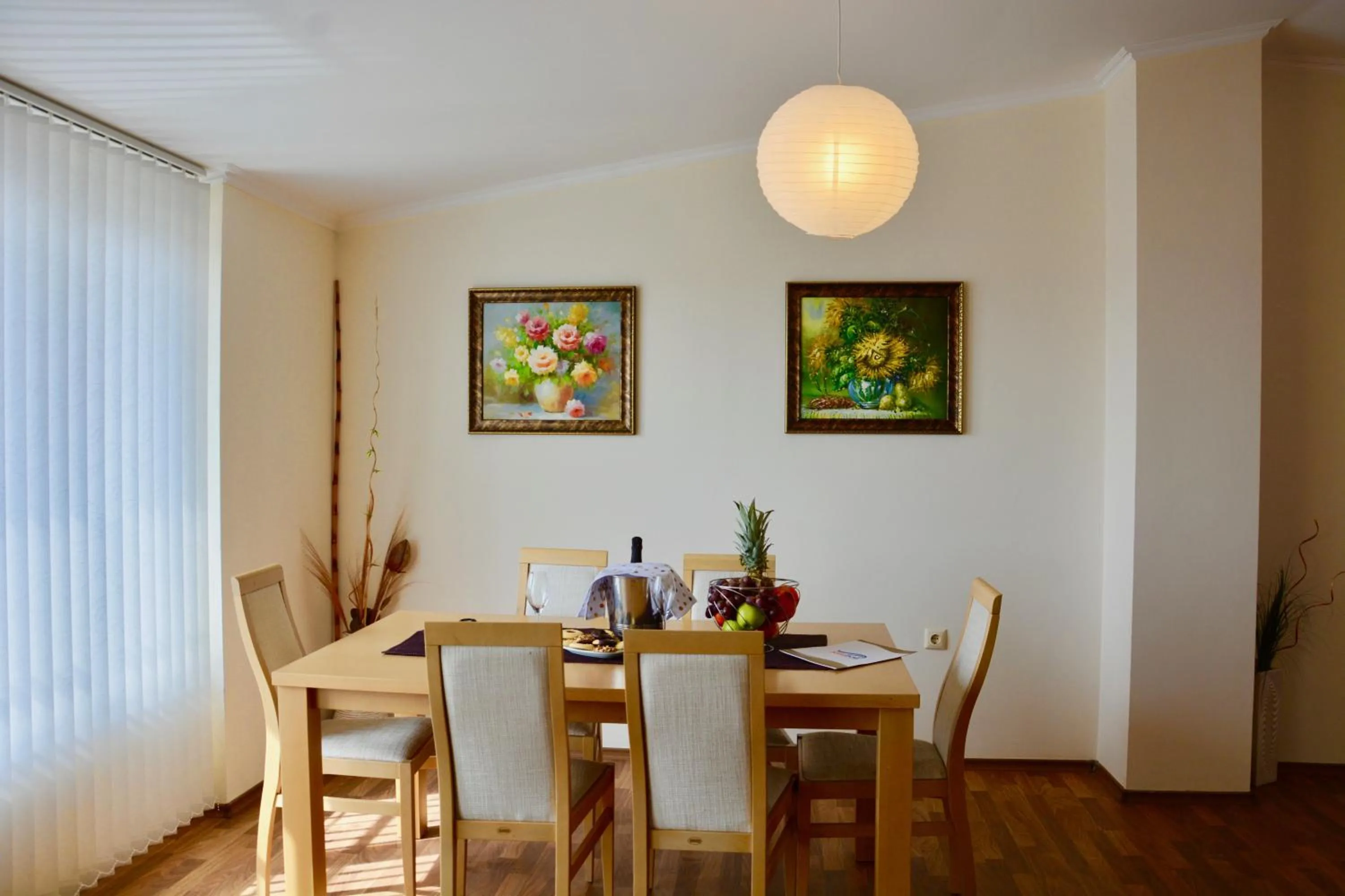 Dining area in Rainbow 1 Holiday Complex