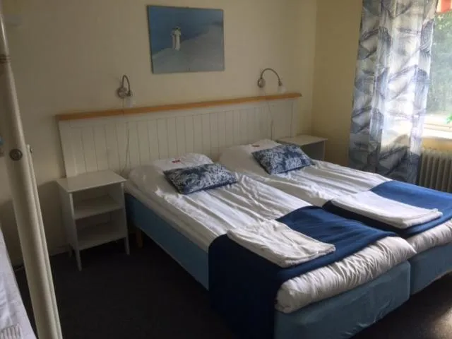 Bed in Hotell Paradis