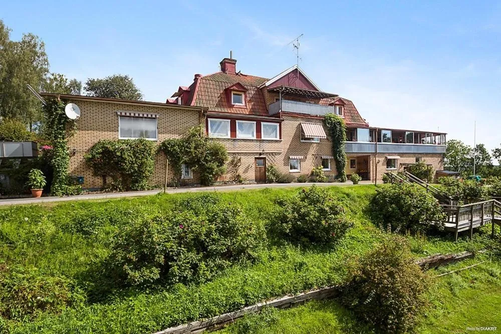 Property building in Hotell Paradis