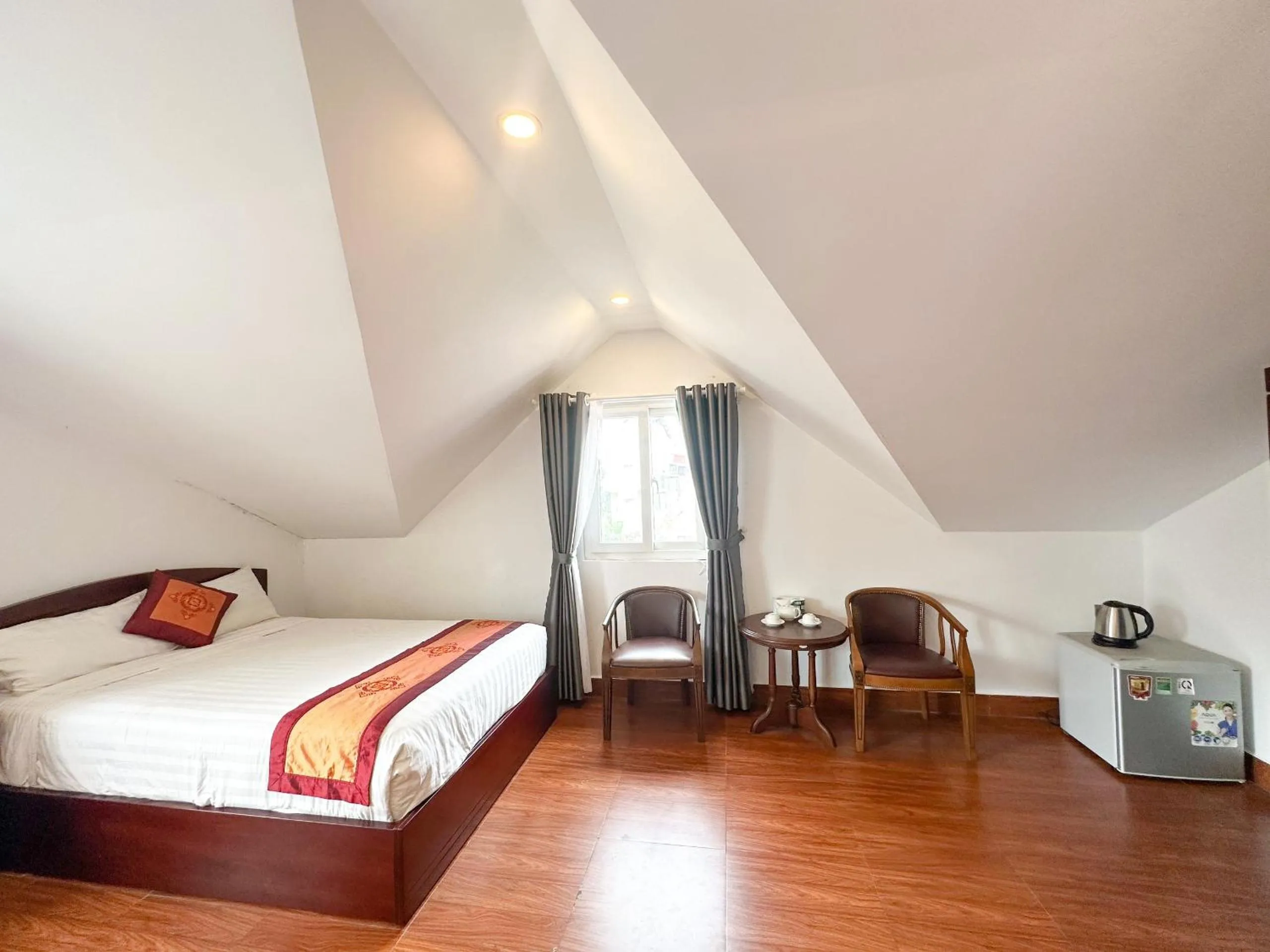 Coffee/tea facilities, Bed in White Horse Dalat Hotel