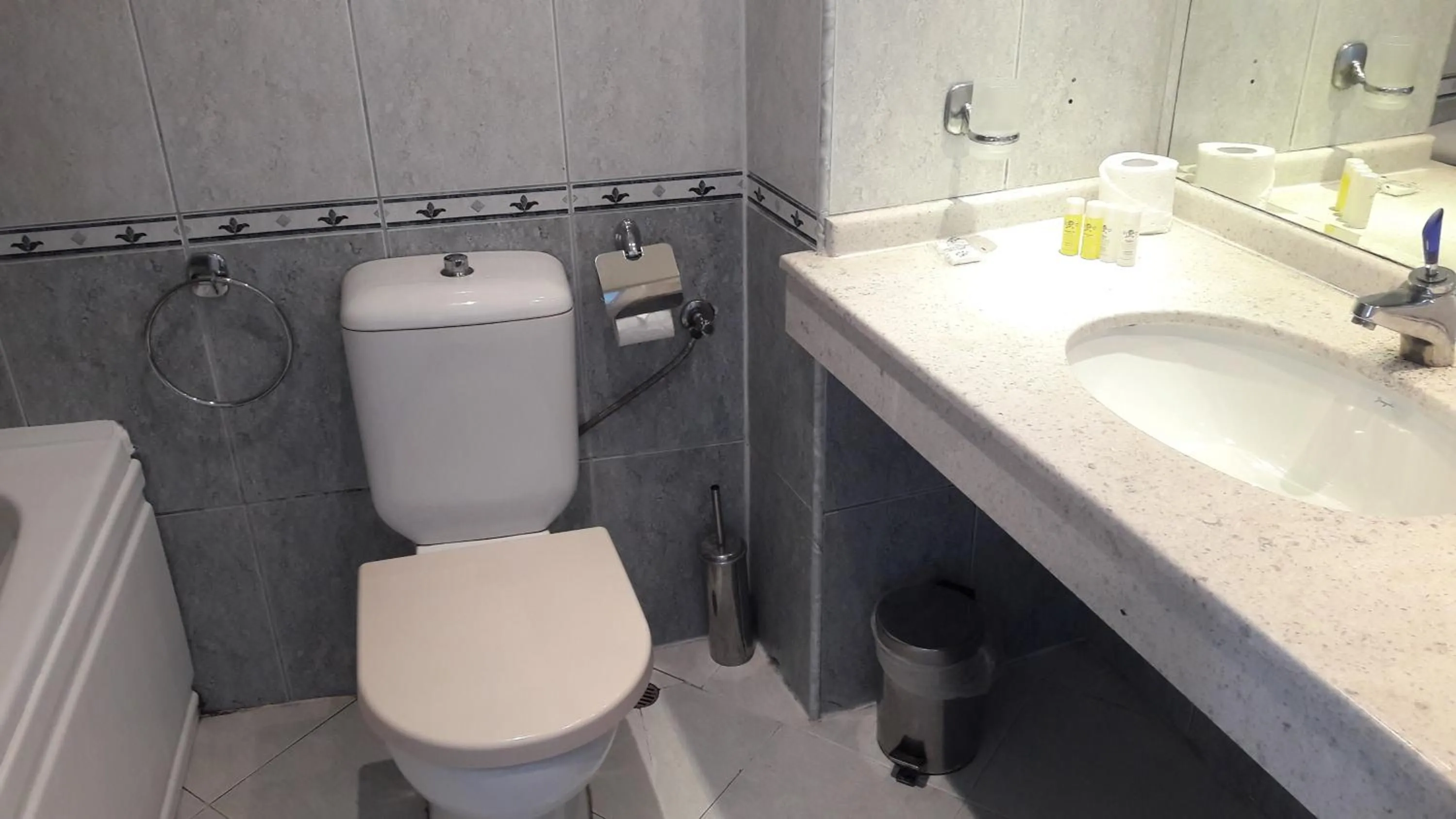 Shower in SPA Hotel Sirius Beach - FREE SPA access, Full Board and drinks incl
