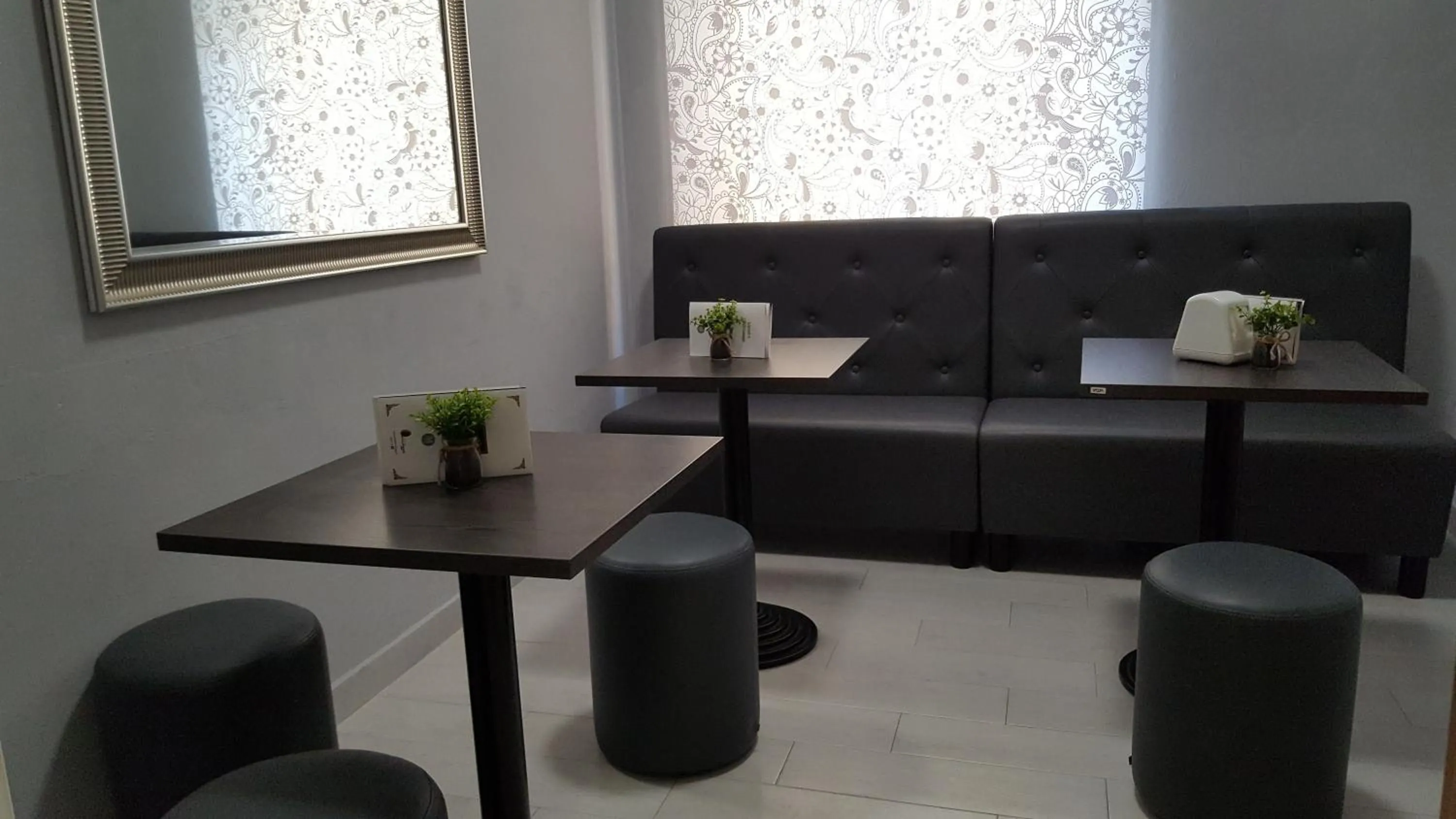 Communal lounge/ TV room in Hotel Milano