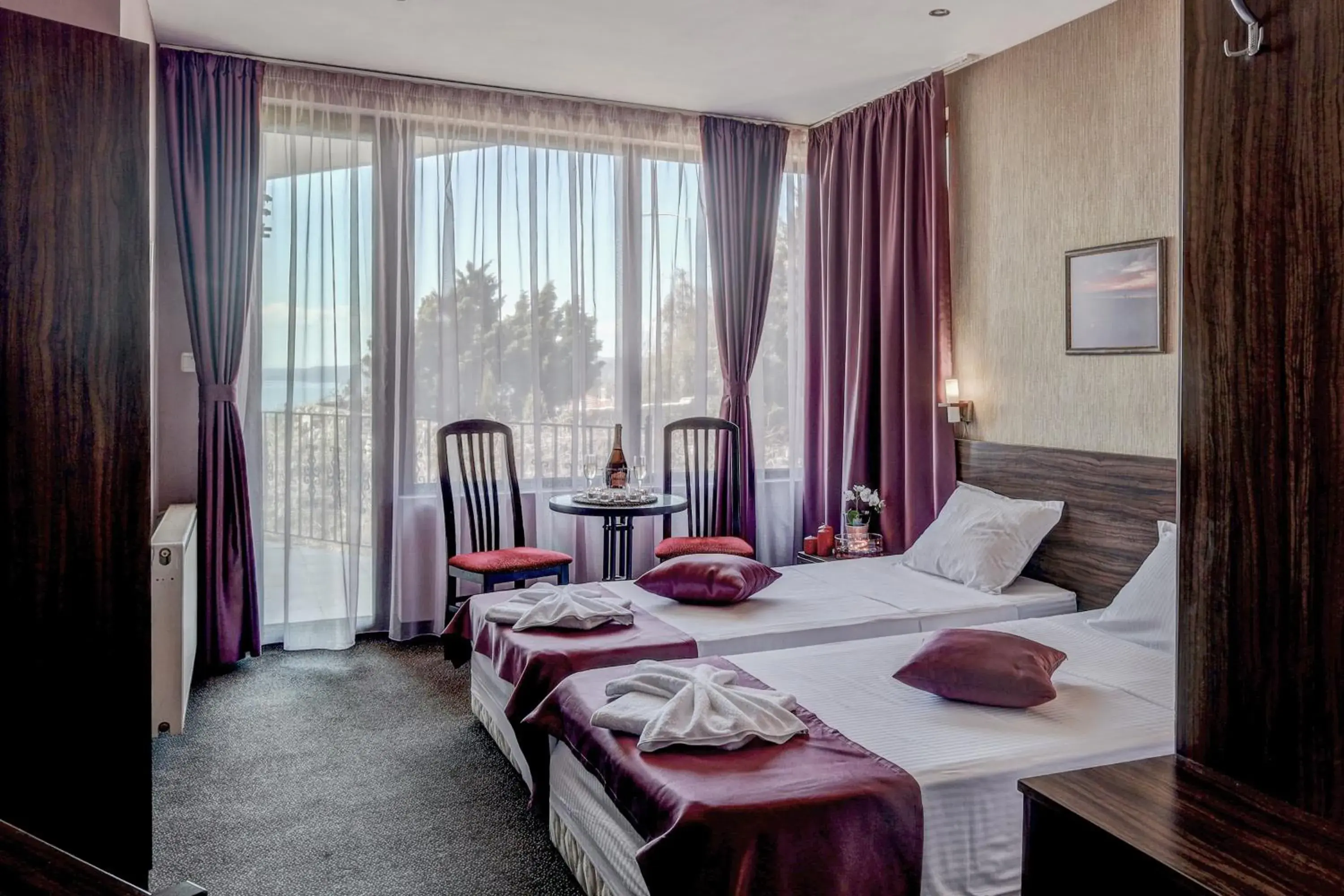 Twin Room with Balcony in Ellinis Hotel - Sea View and Free Parking Twin Room with Balcony in Ellinis Hotel - Sea View and Free Parking