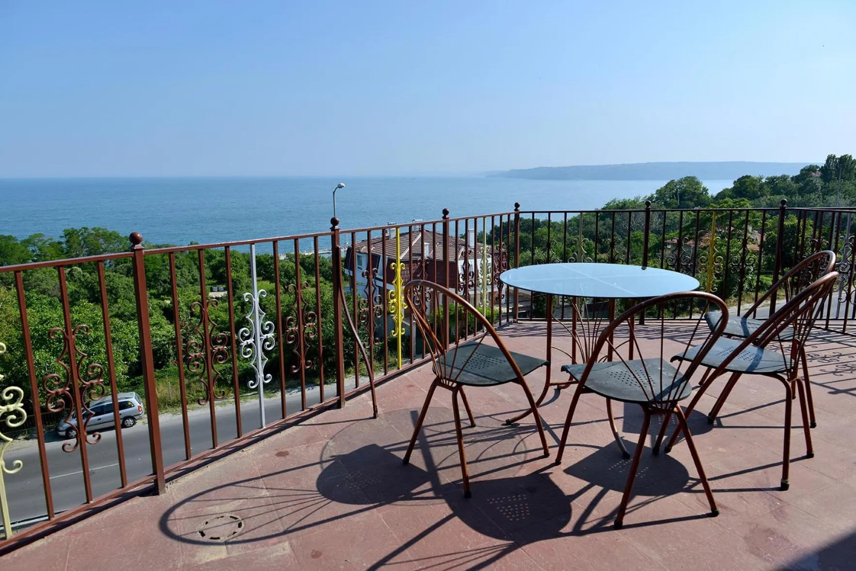 Deluxe Apartment with Balcony in Ellinis Hotel - Sea View and Free Parking