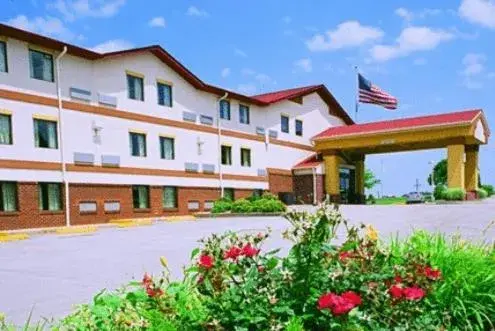 Property building in Americas Best Value Inn St. Louis / South Property building in Americas Best Value Inn St. Louis / South