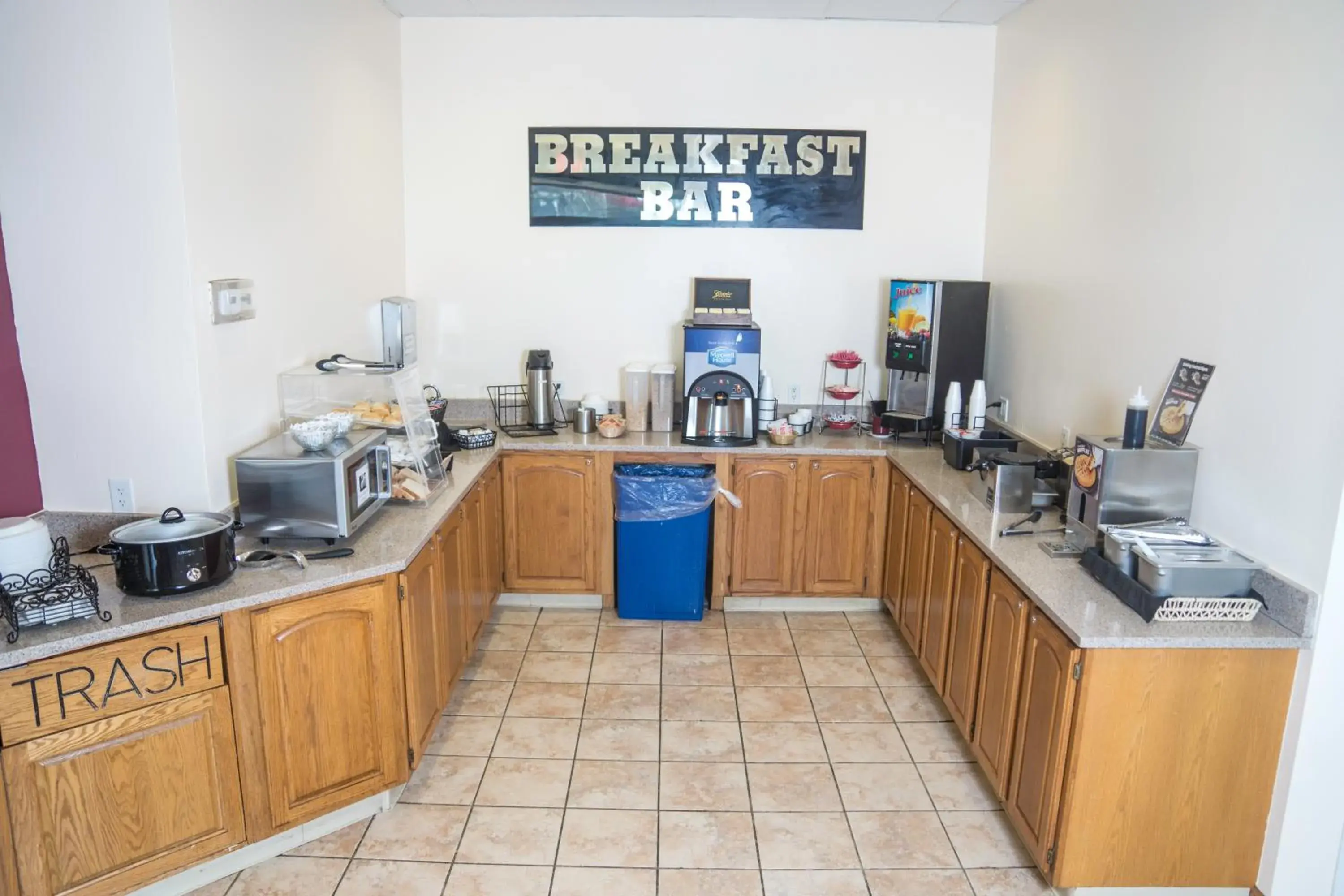 Continental breakfast in Americas Best Value Inn St. Louis / South Continental breakfast in Americas Best Value Inn St. Louis / South