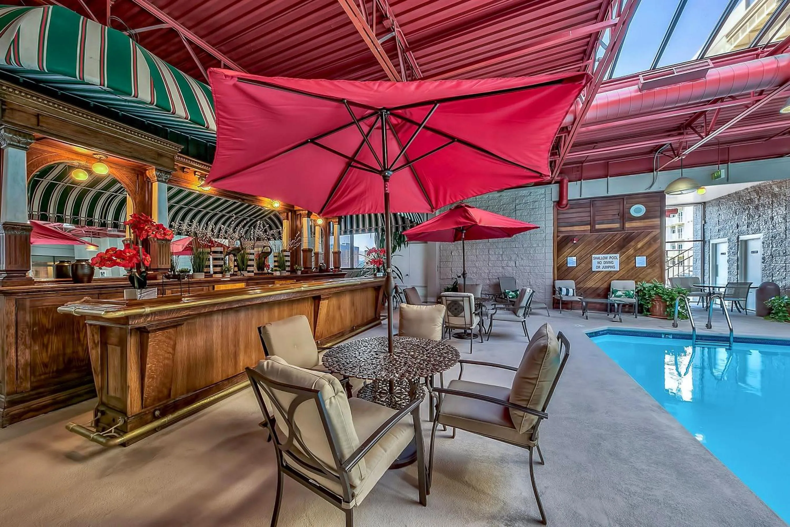 Swimming pool in Plaza Resort Club Reno