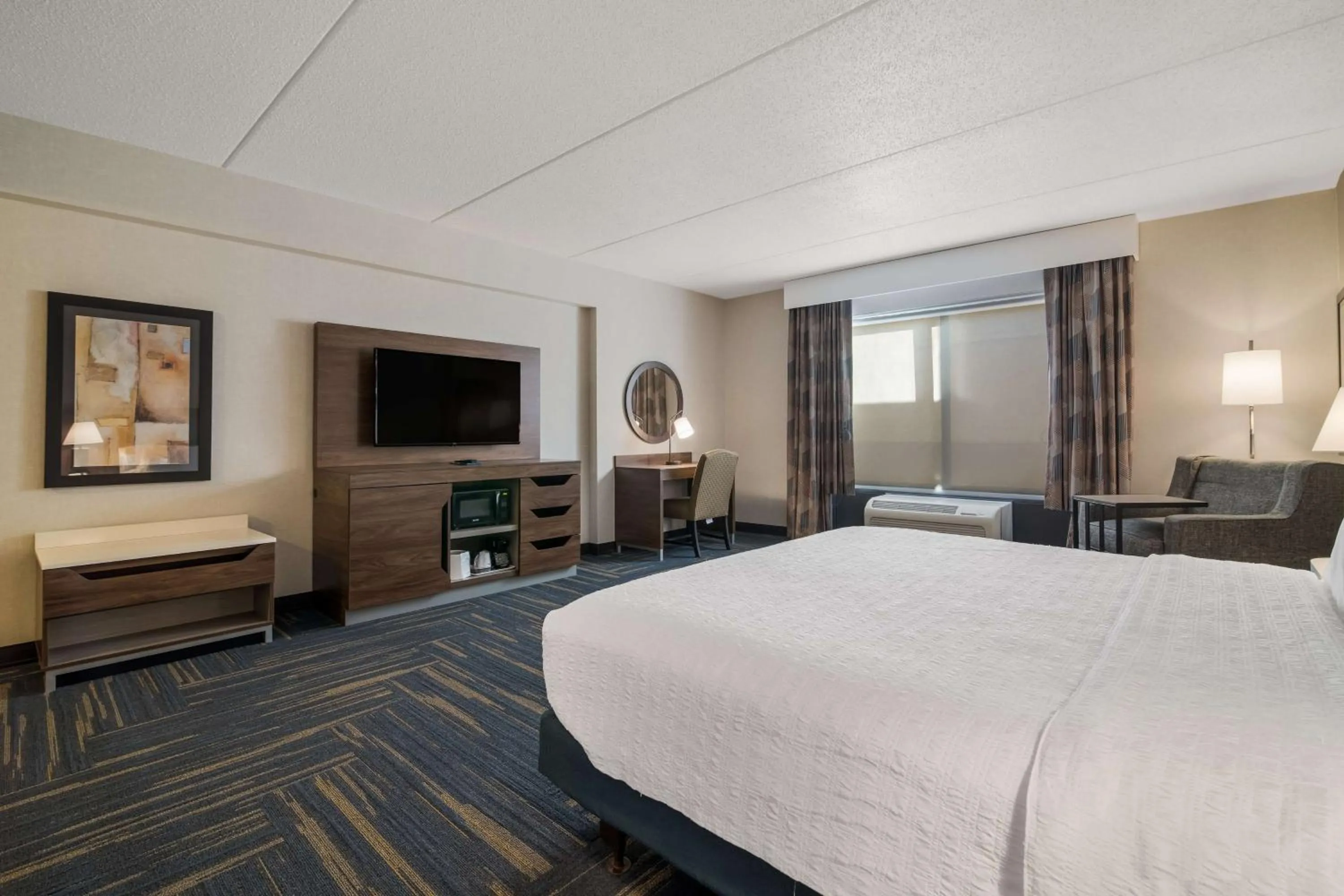 Bedroom, Bed in Hampton Inn & Suites Plattsburgh