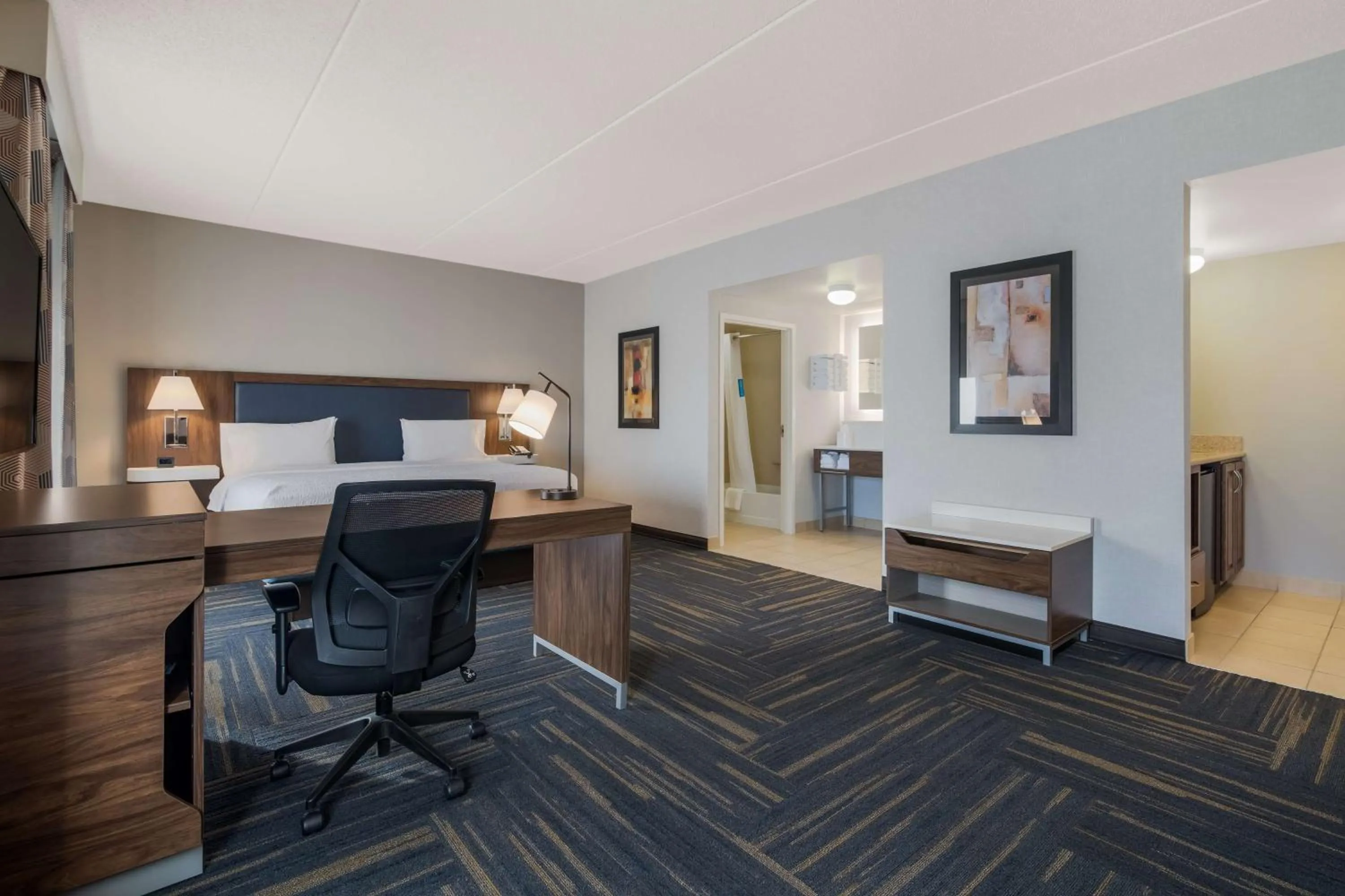 Bedroom, Bed in Hampton Inn & Suites Plattsburgh