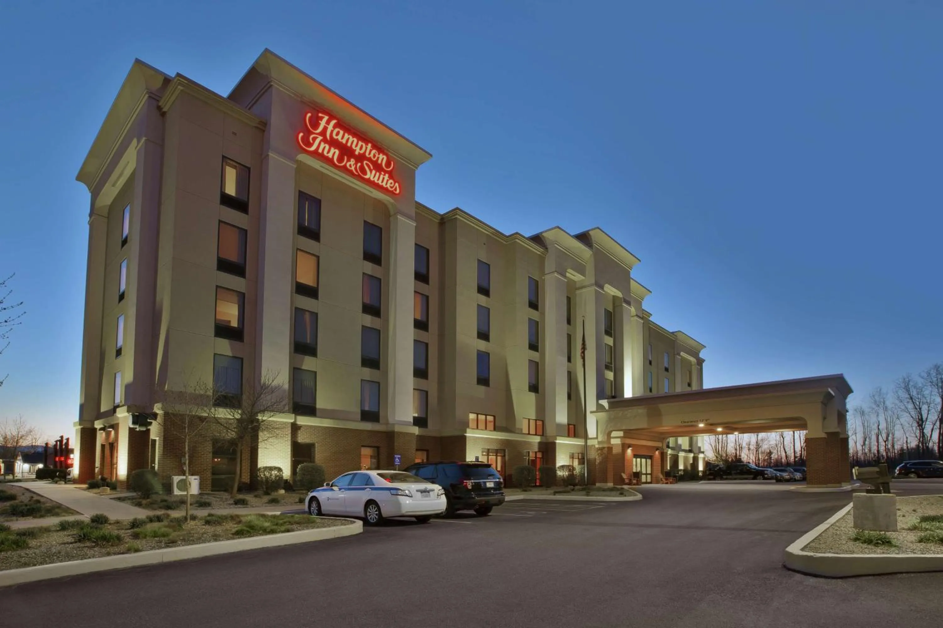 Property building in Hampton Inn & Suites Plattsburgh