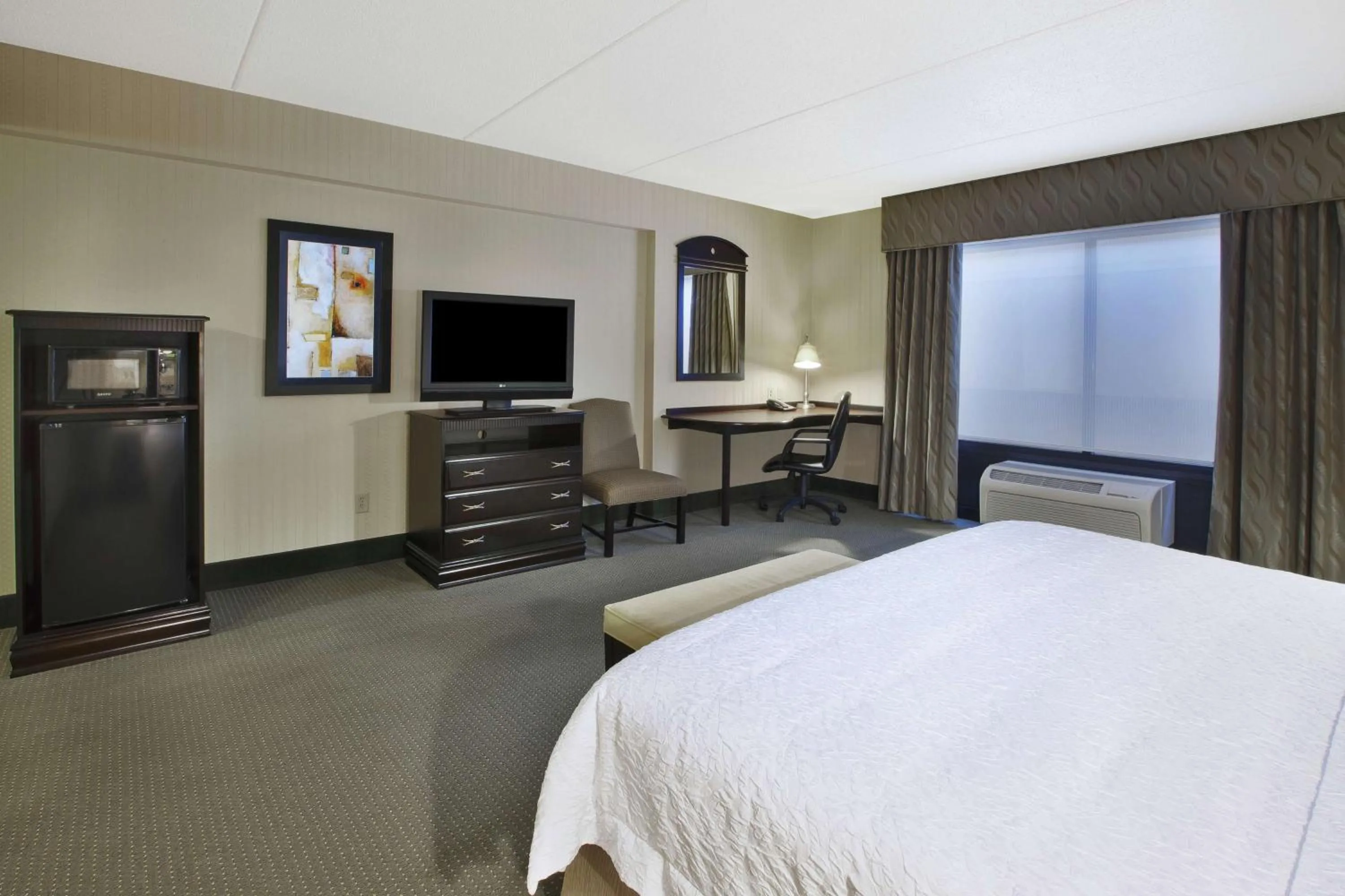 Bedroom, Bed in Hampton Inn & Suites Plattsburgh