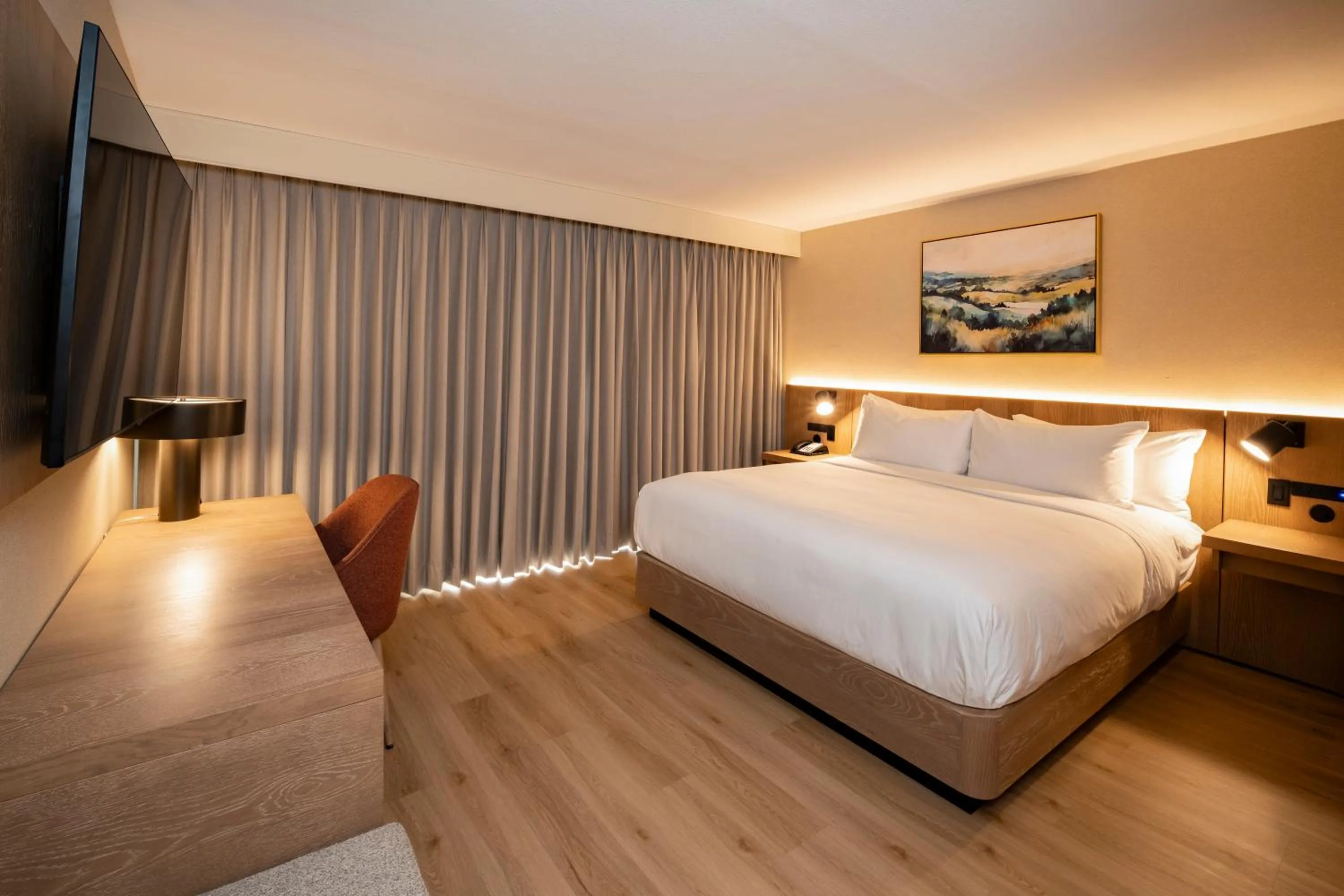 Bed in DoubleTree by Hilton Wilkes-Barre