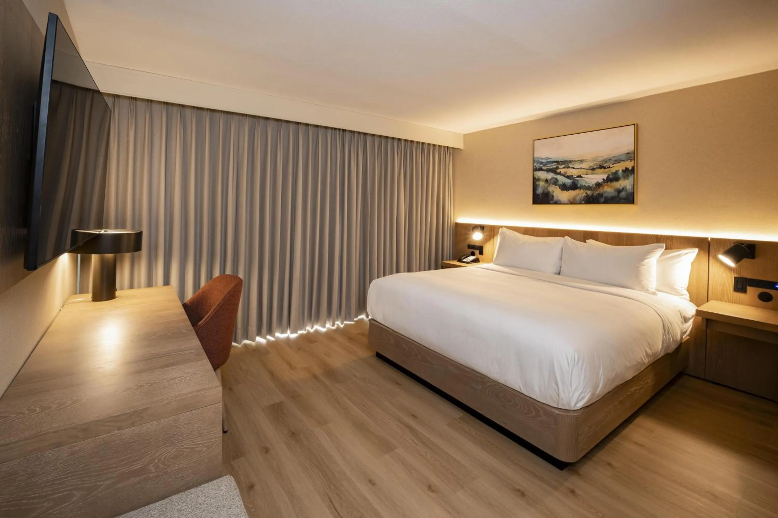 Bed in DoubleTree by Hilton Wilkes-Barre