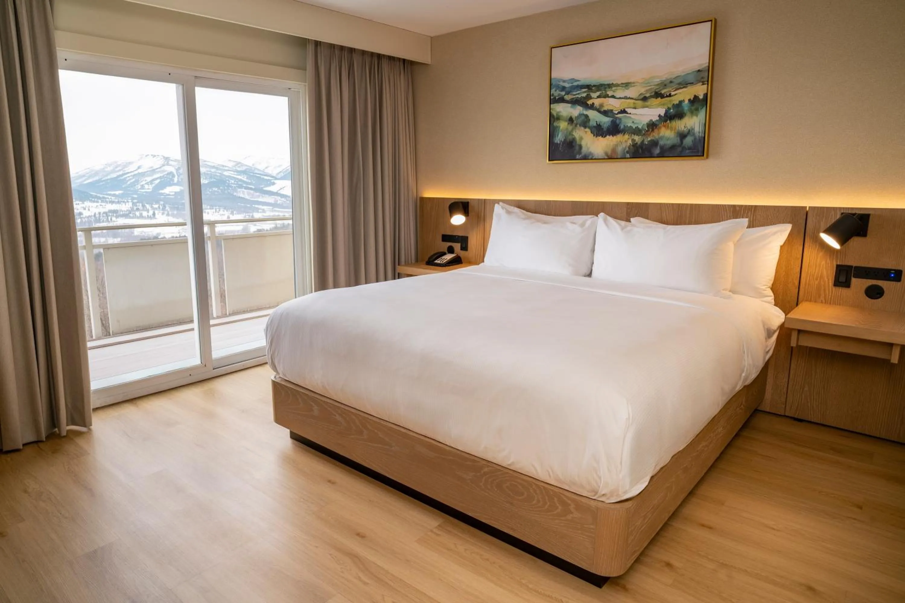 View (from property/room), Bed in DoubleTree by Hilton Wilkes-Barre