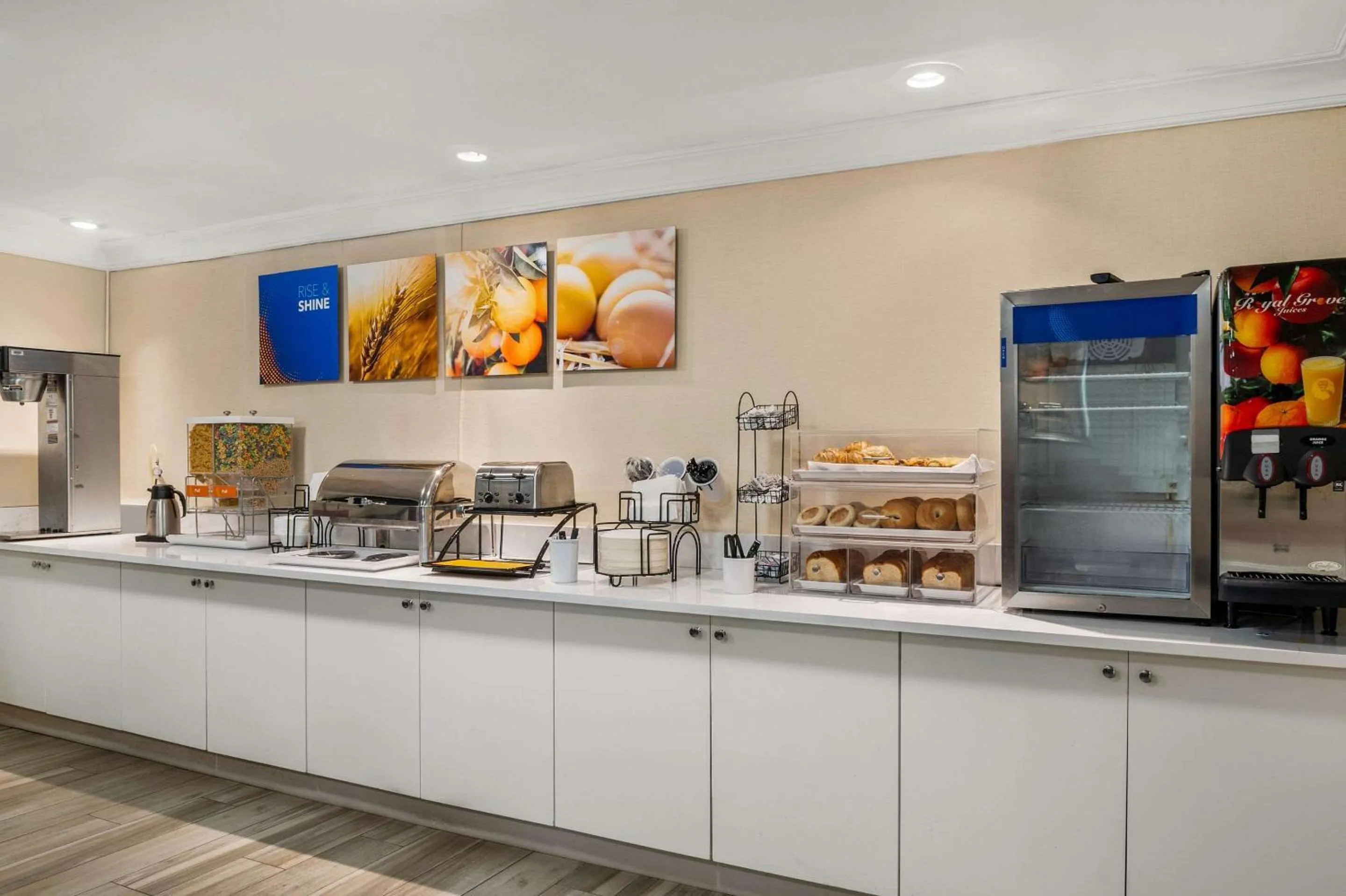 Breakfast in Comfort Inn Oceanside Deerfield Beach