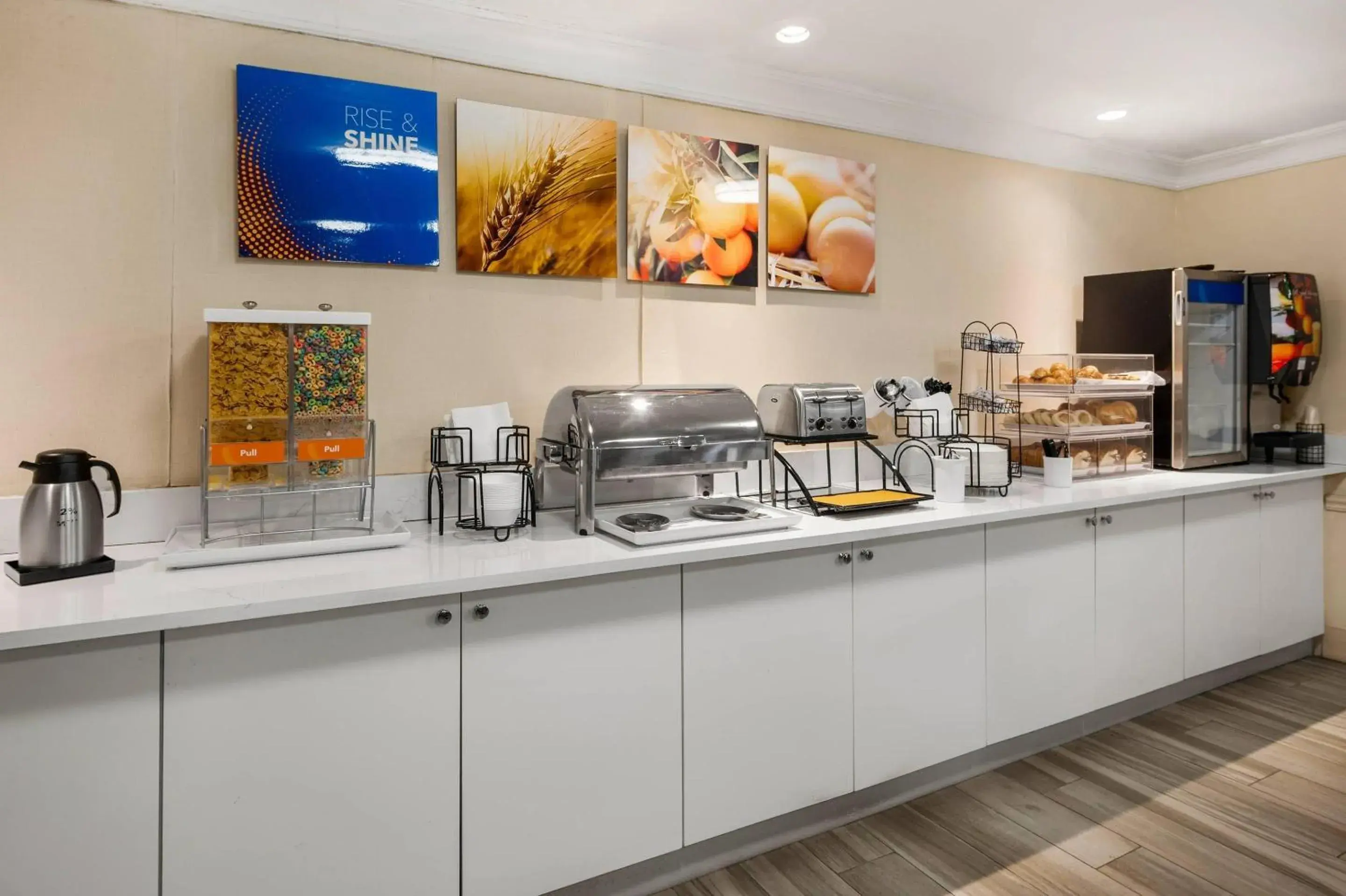 Breakfast in Comfort Inn Oceanside Deerfield Beach Breakfast in Comfort Inn Oceanside Deerfield Beach