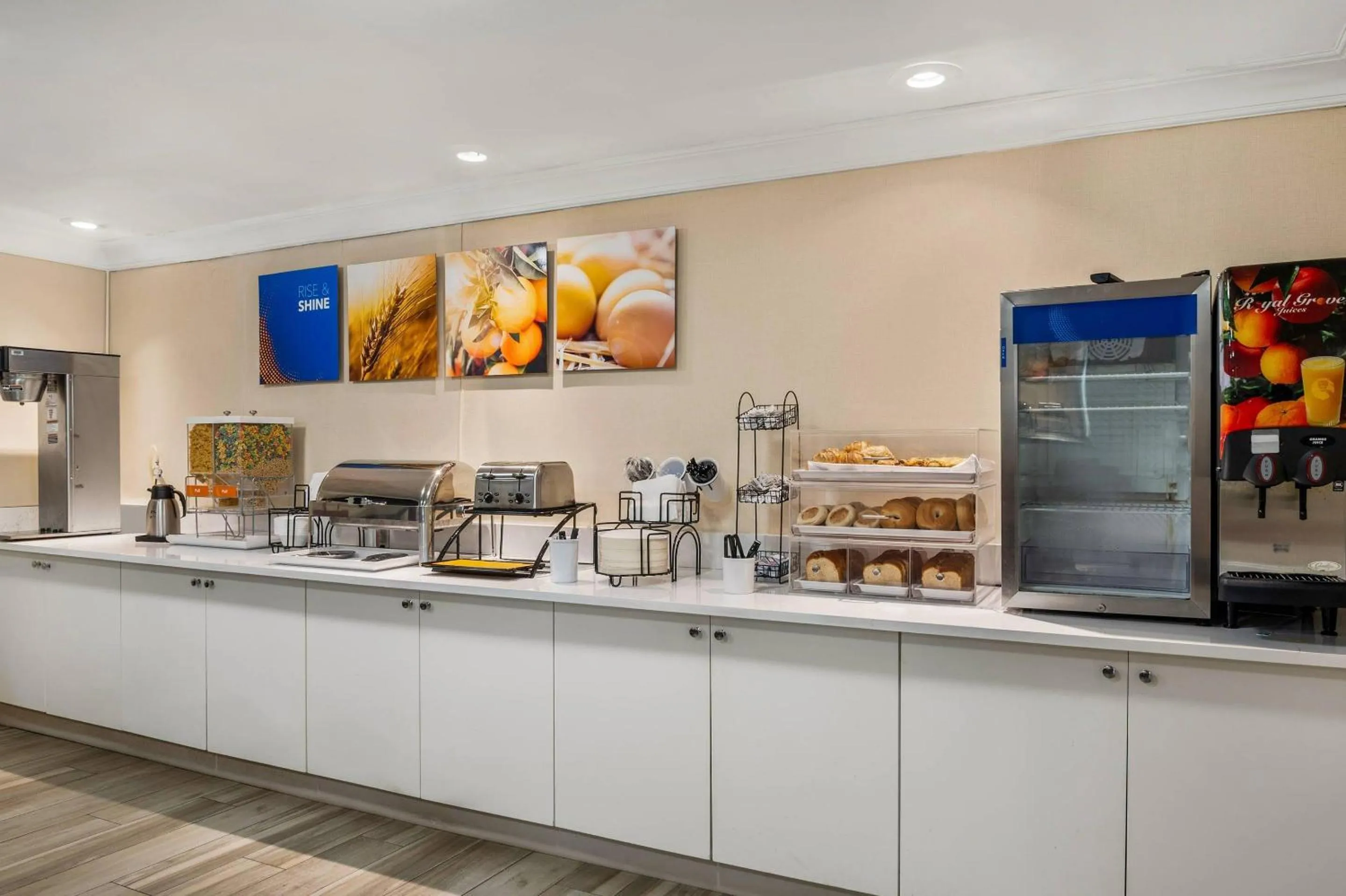 Breakfast in Comfort Inn Oceanside Deerfield Beach