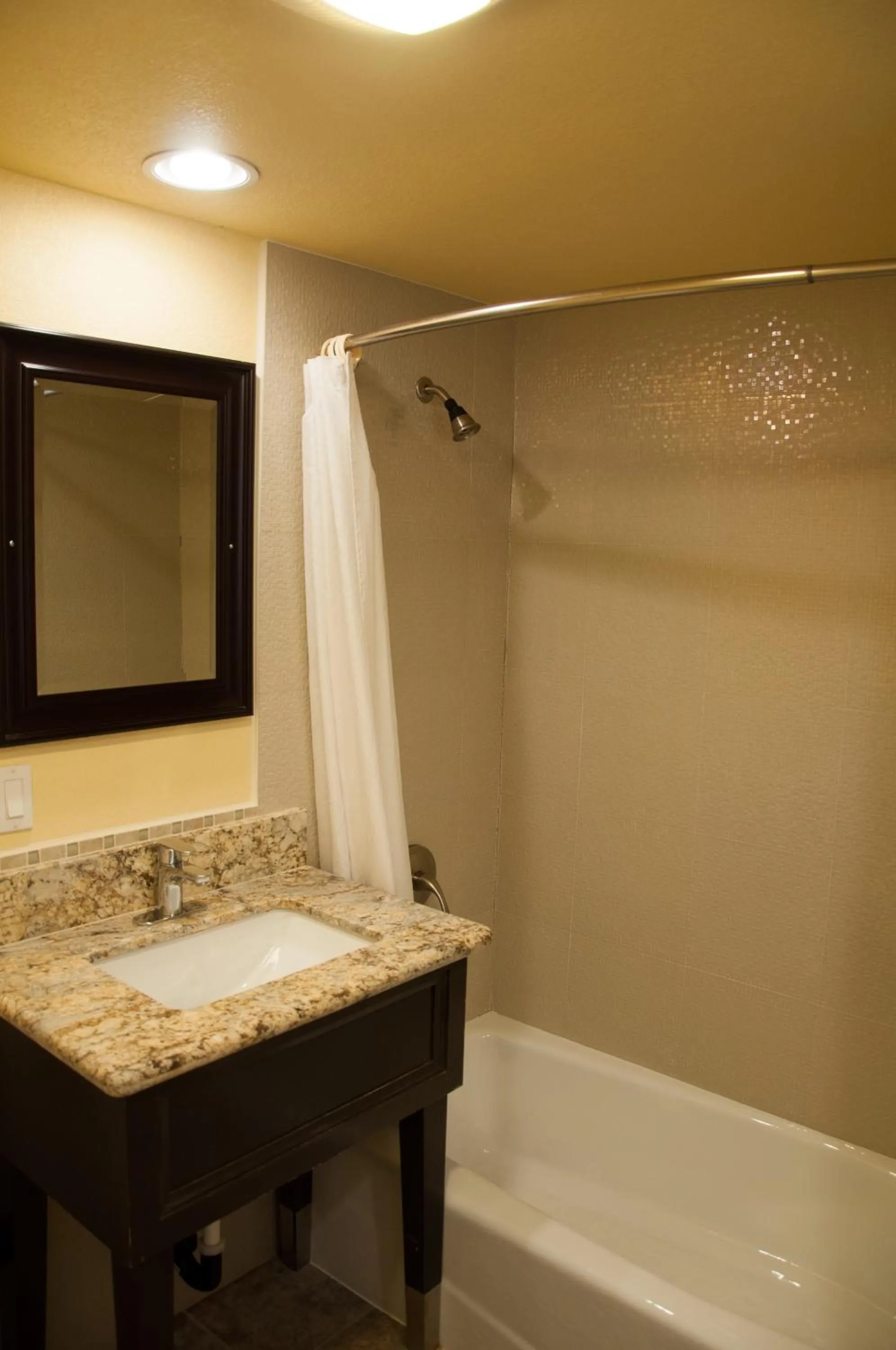 Bathroom in Bayshore Inn Ventura