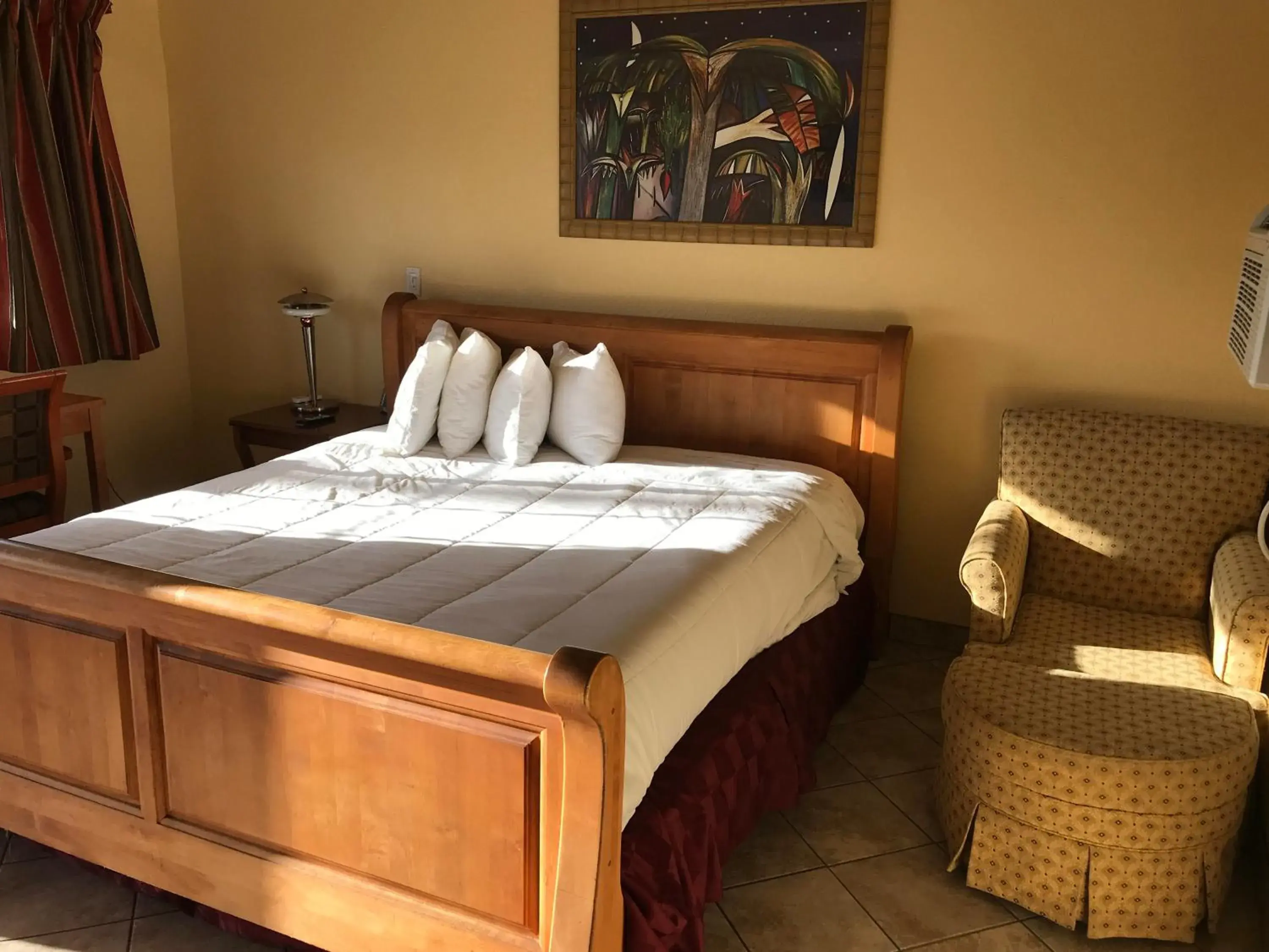 Bed in Bayshore Inn Ventura Bed in Bayshore Inn Ventura