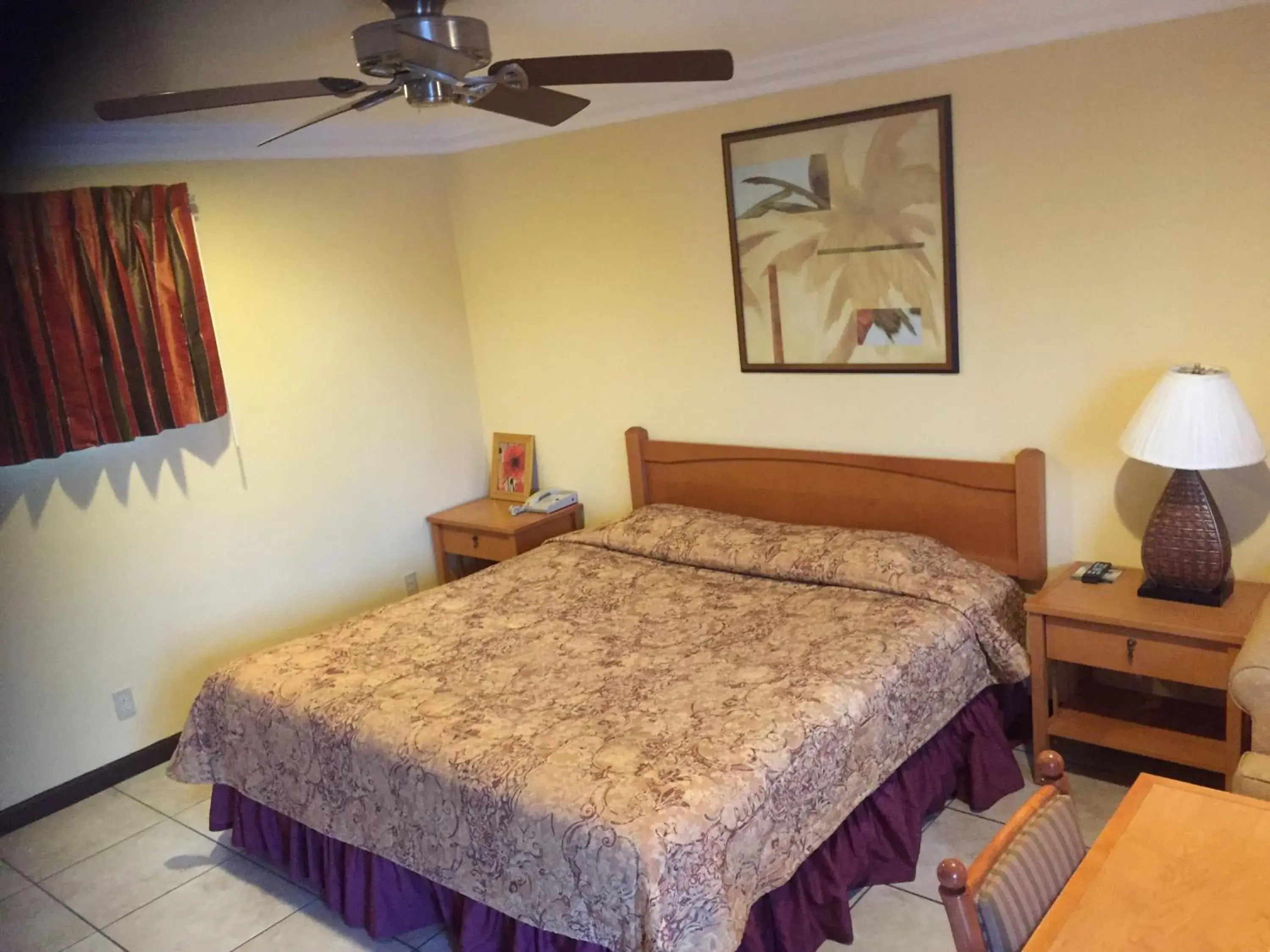 Bed in Bayshore Inn Ventura Bed in Bayshore Inn Ventura