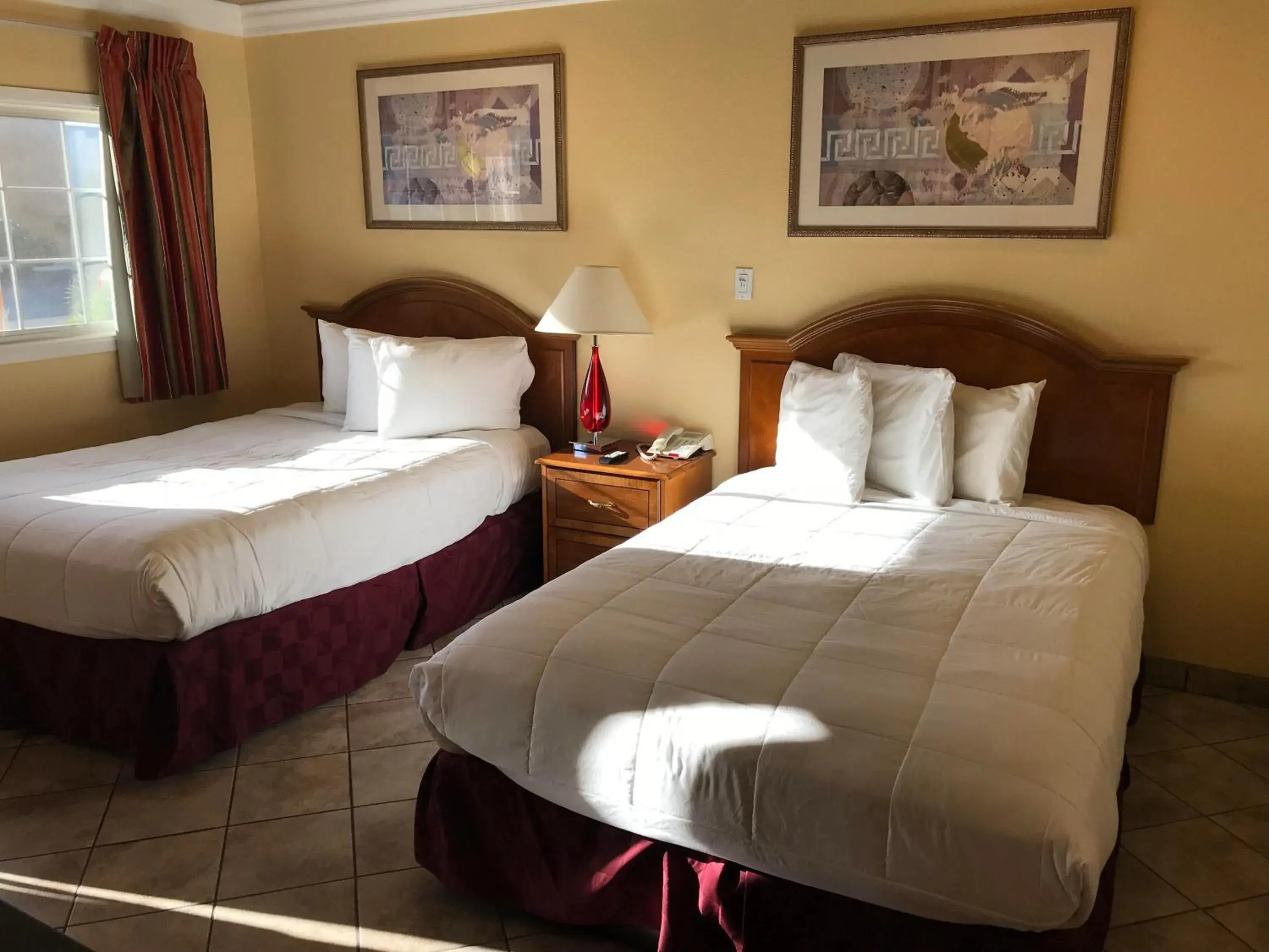 Bed in Bayshore Inn Ventura Bed in Bayshore Inn Ventura