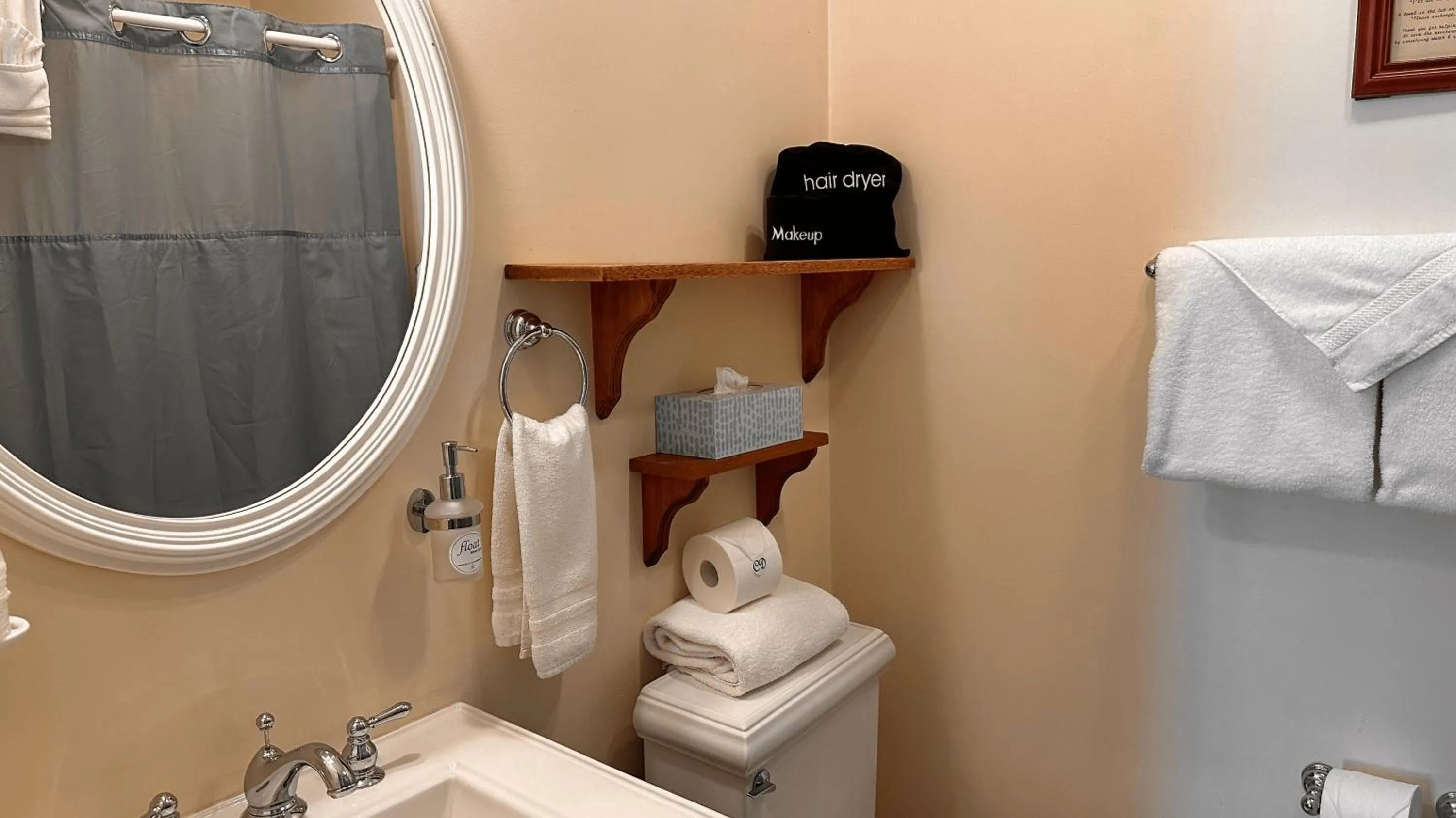 Bathroom in Christopher Dodge House