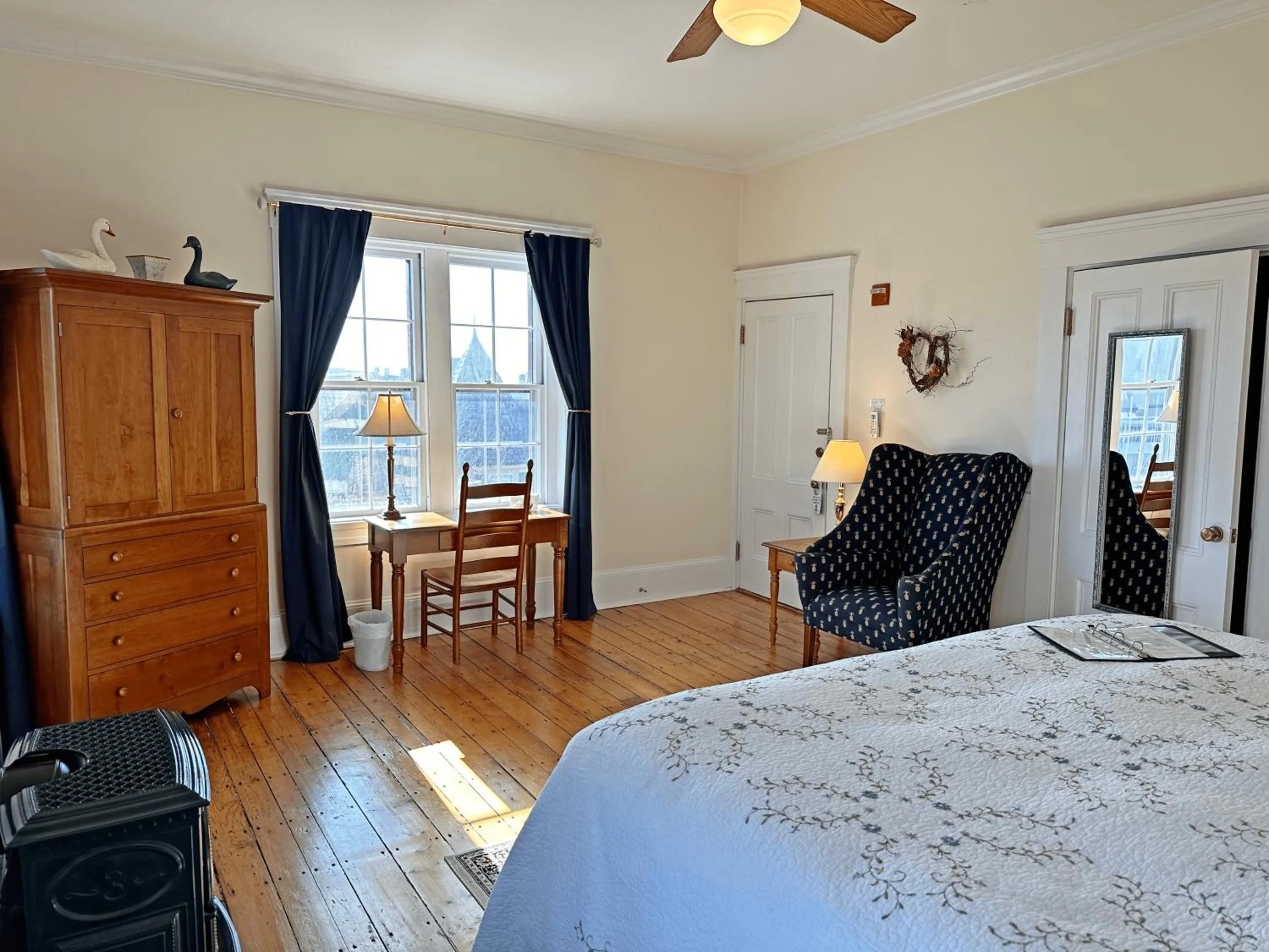 Bedroom, Bed in Christopher Dodge House