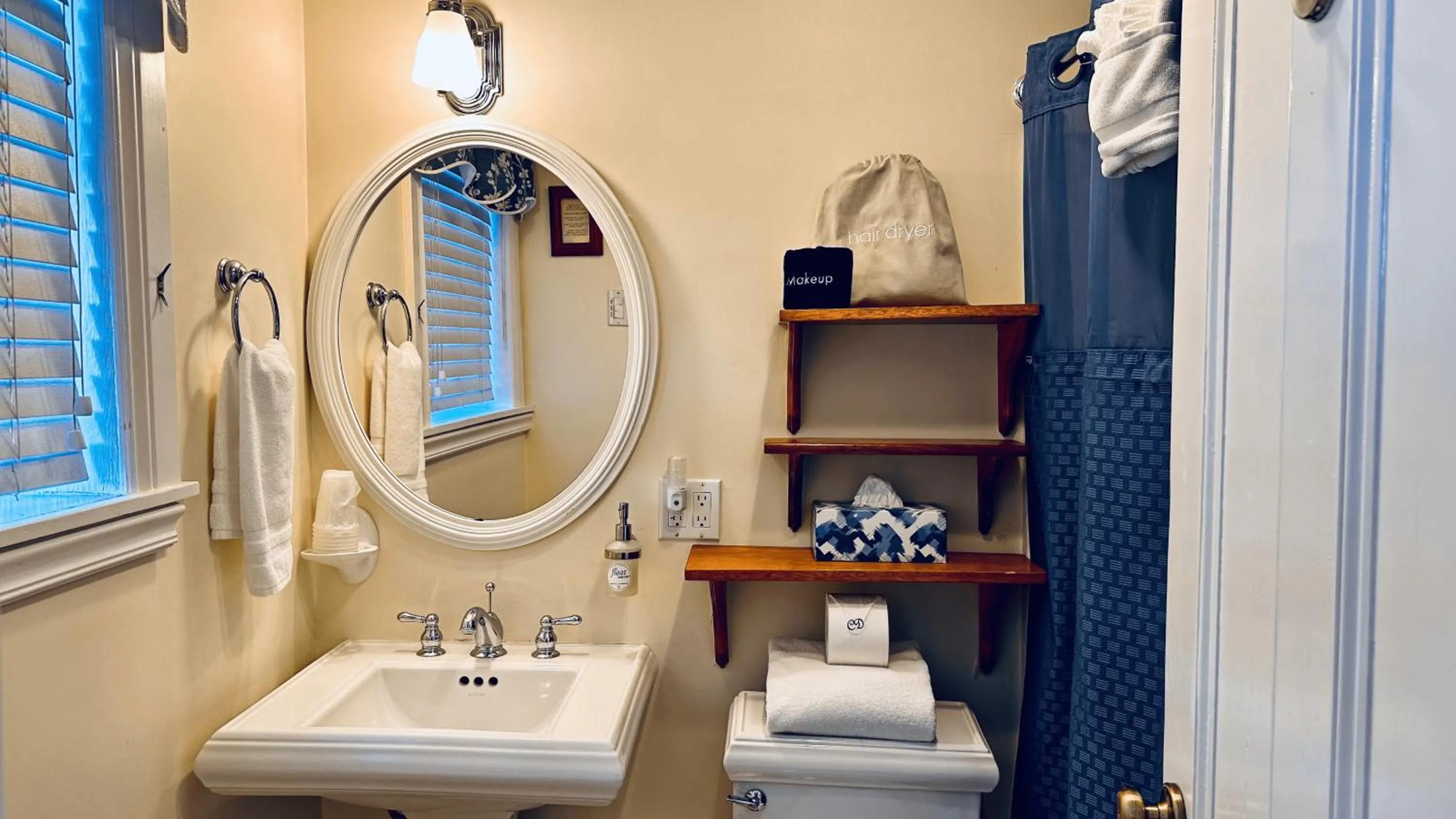 Bathroom in Christopher Dodge House
